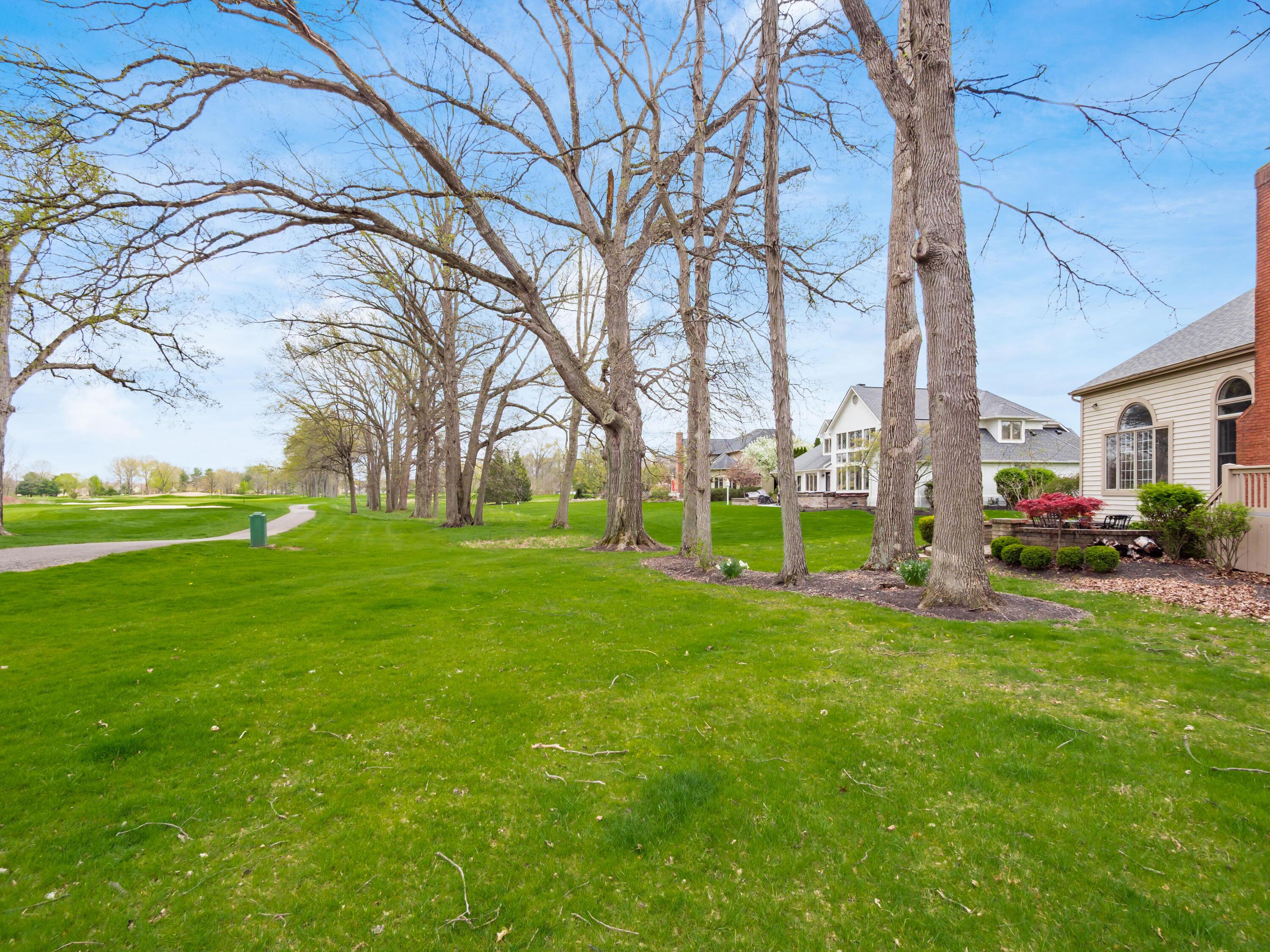 5695 Medallion Drive E