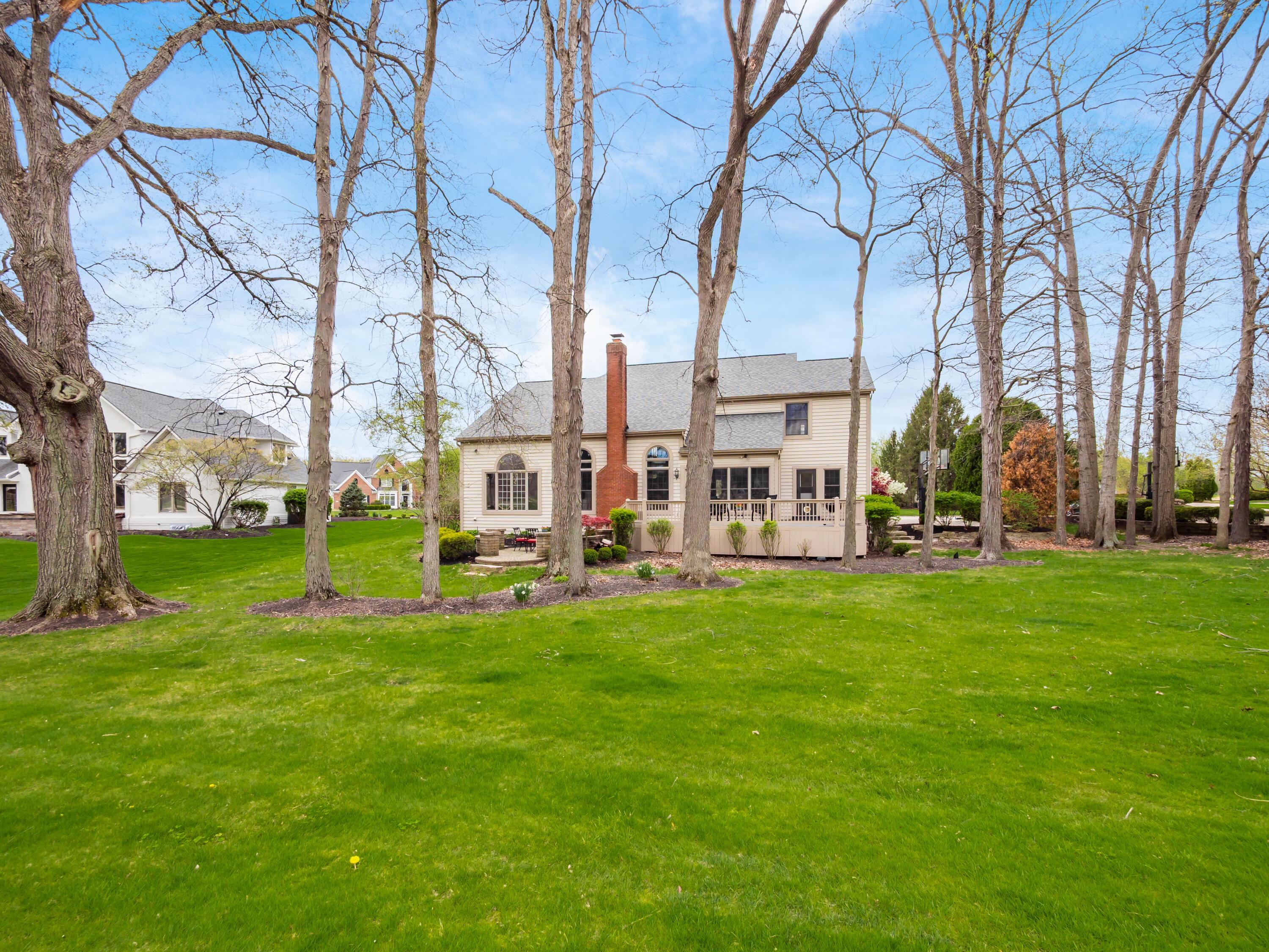 5695 Medallion Drive E