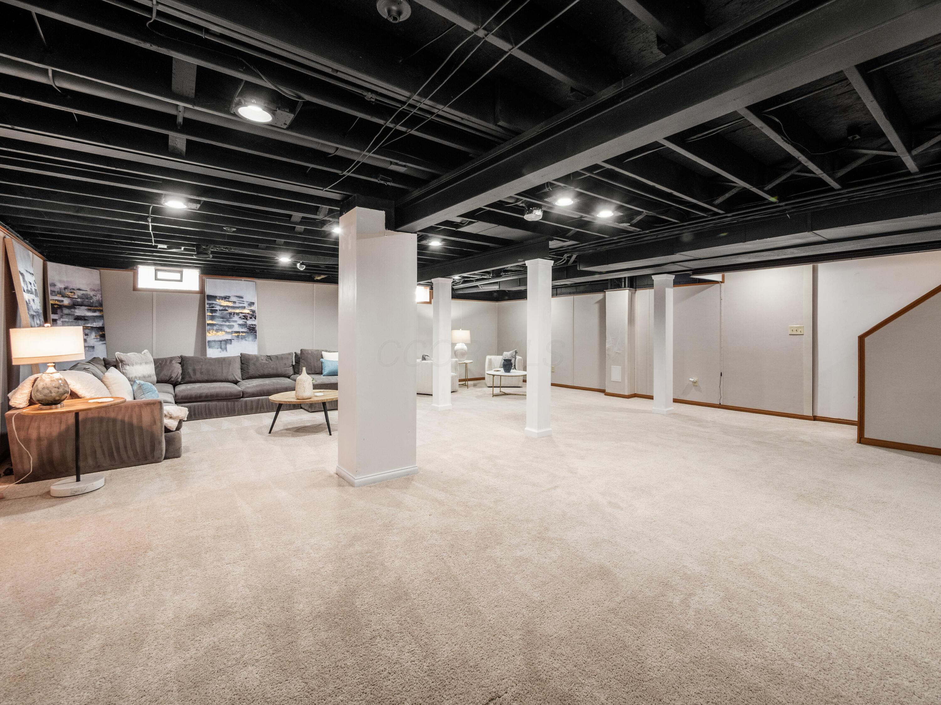 5695 Medallion Drive E