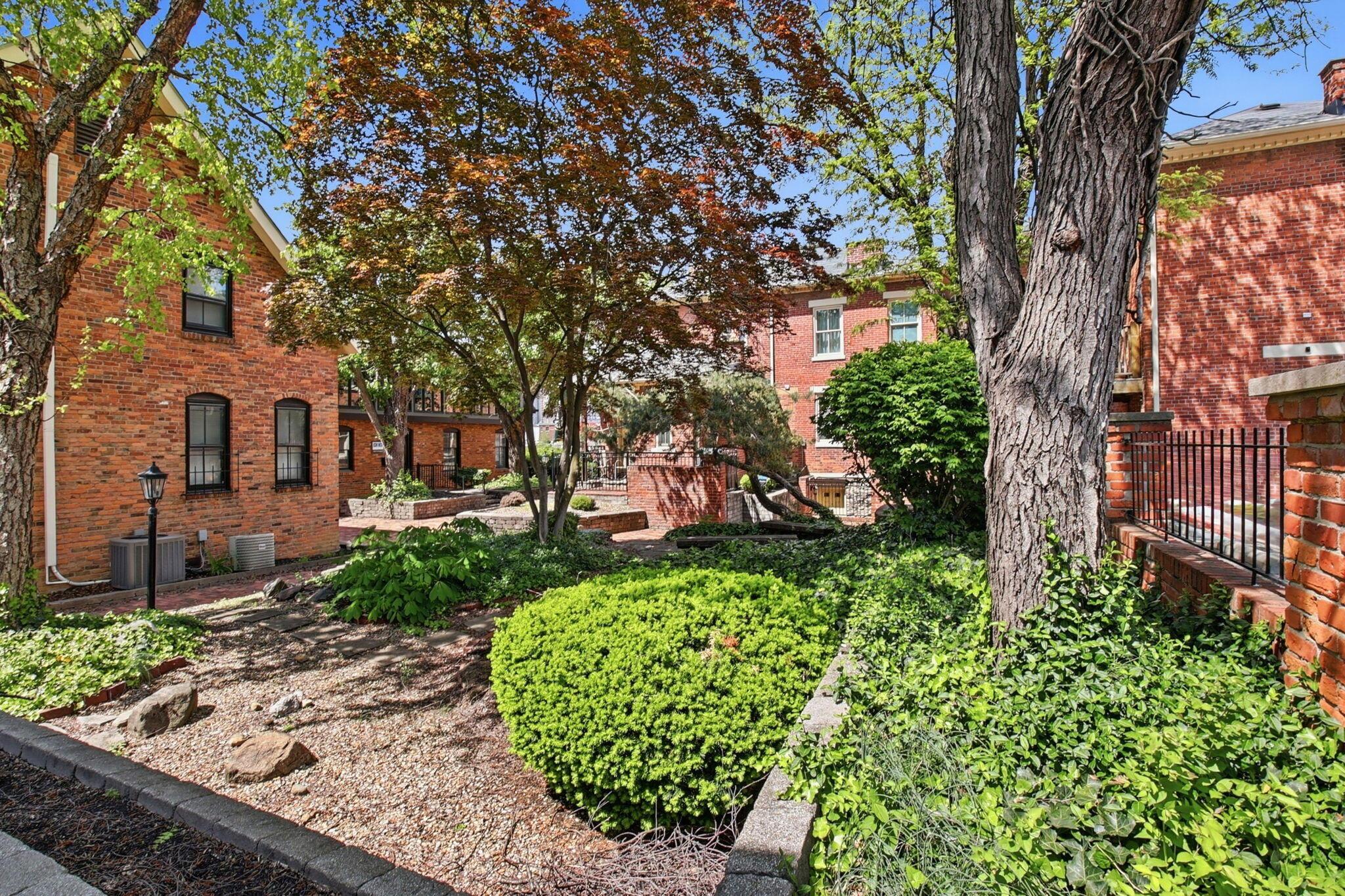 175 E Livingston Avenue, B