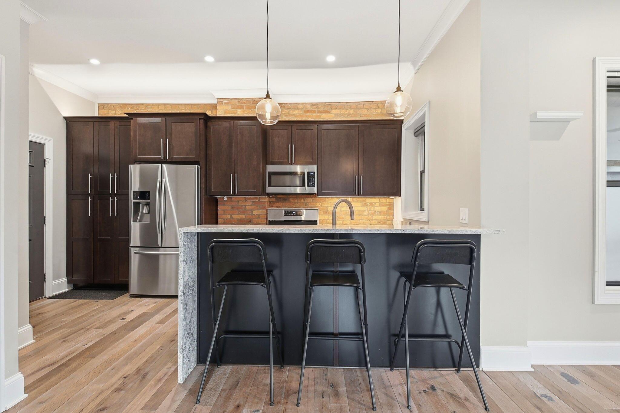 175 E Livingston Avenue, B