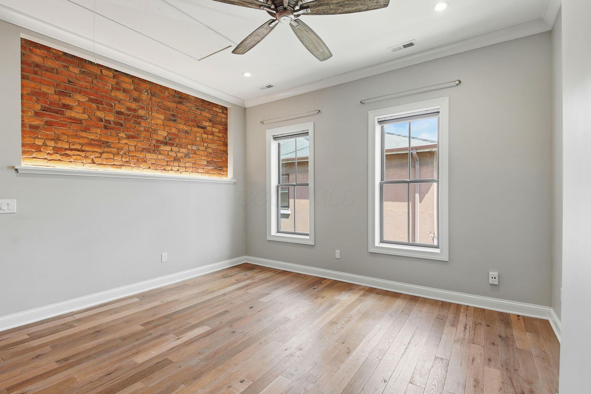 175 E Livingston Avenue, B