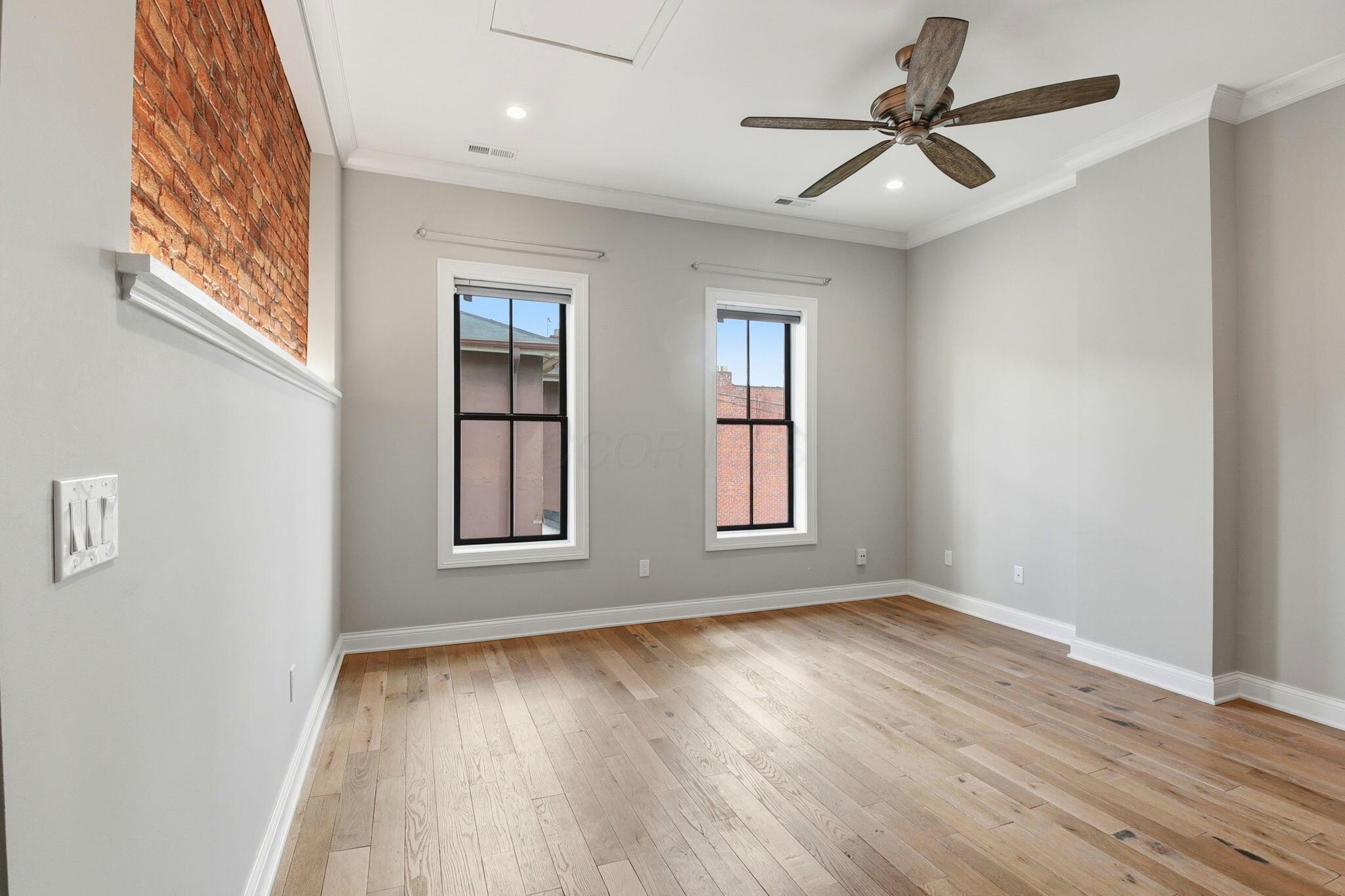 175 E Livingston Avenue, B