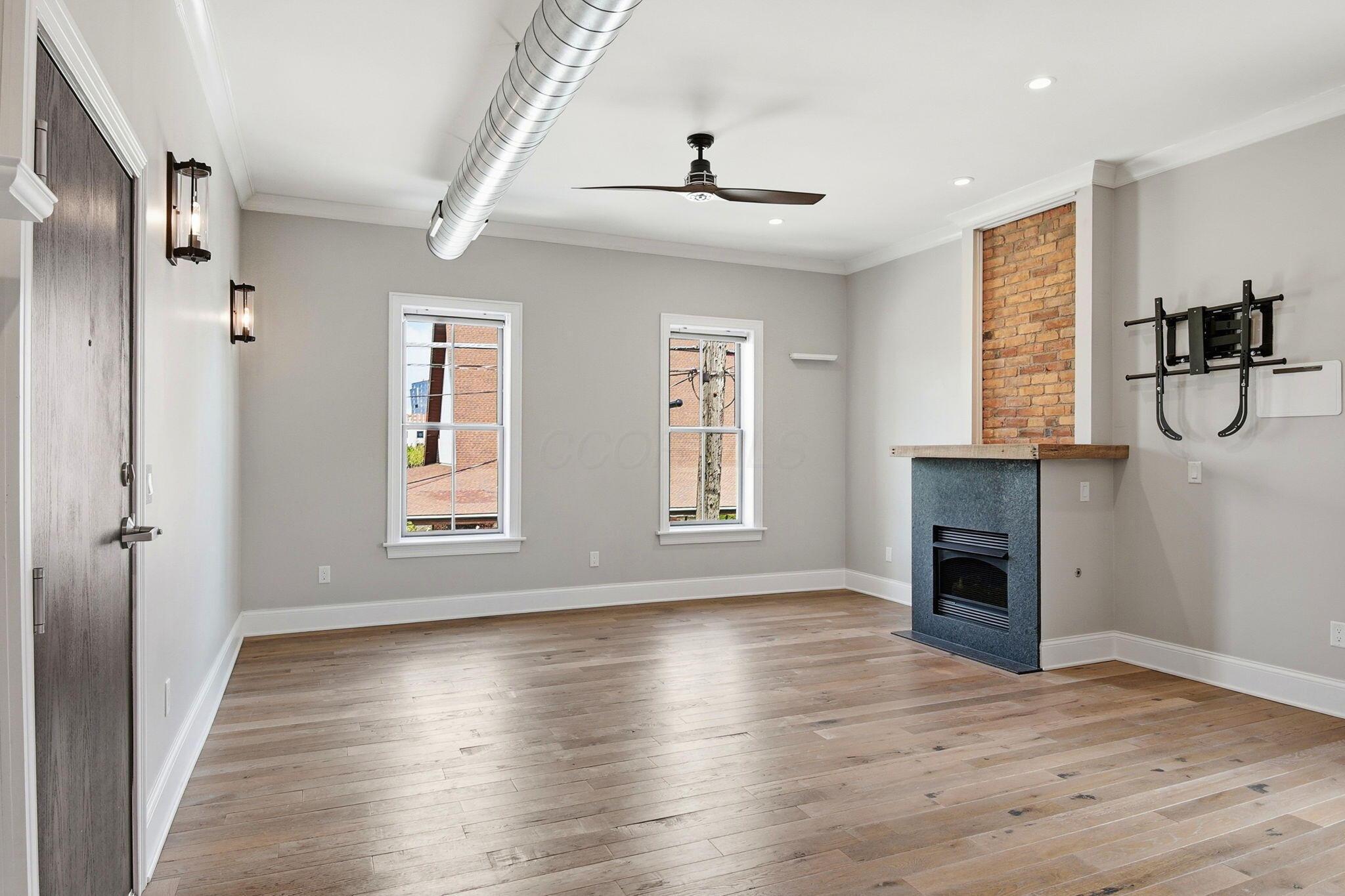 175 E Livingston Avenue, B
