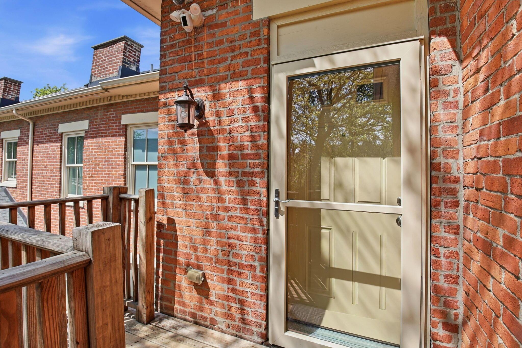 175 E Livingston Avenue, B