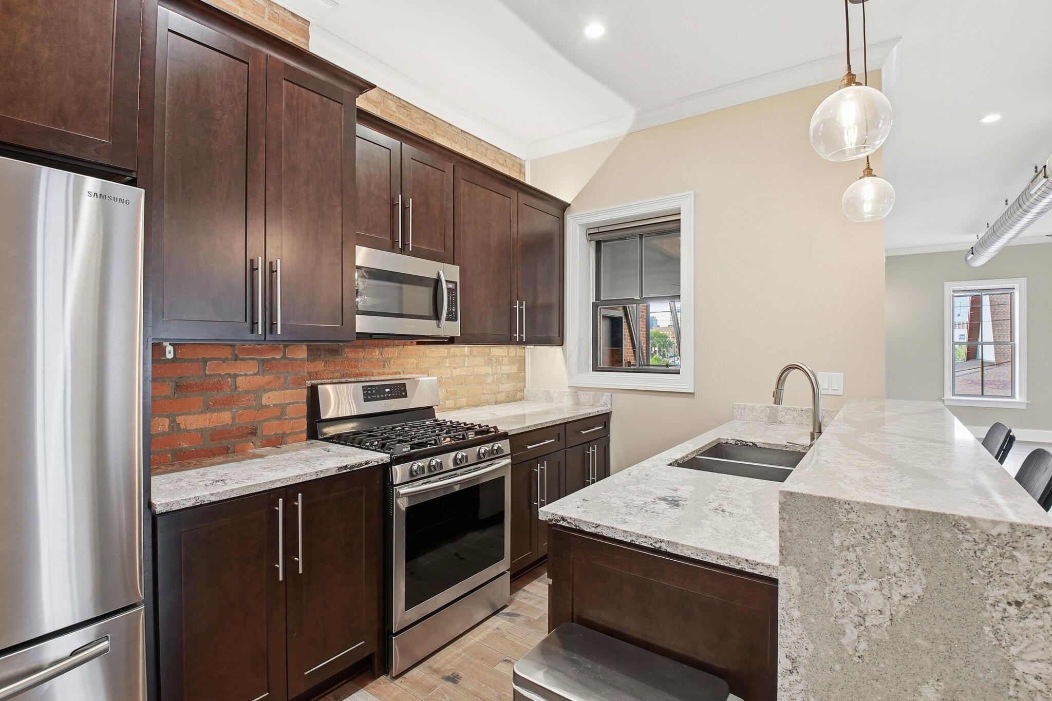 175 E Livingston Avenue, B