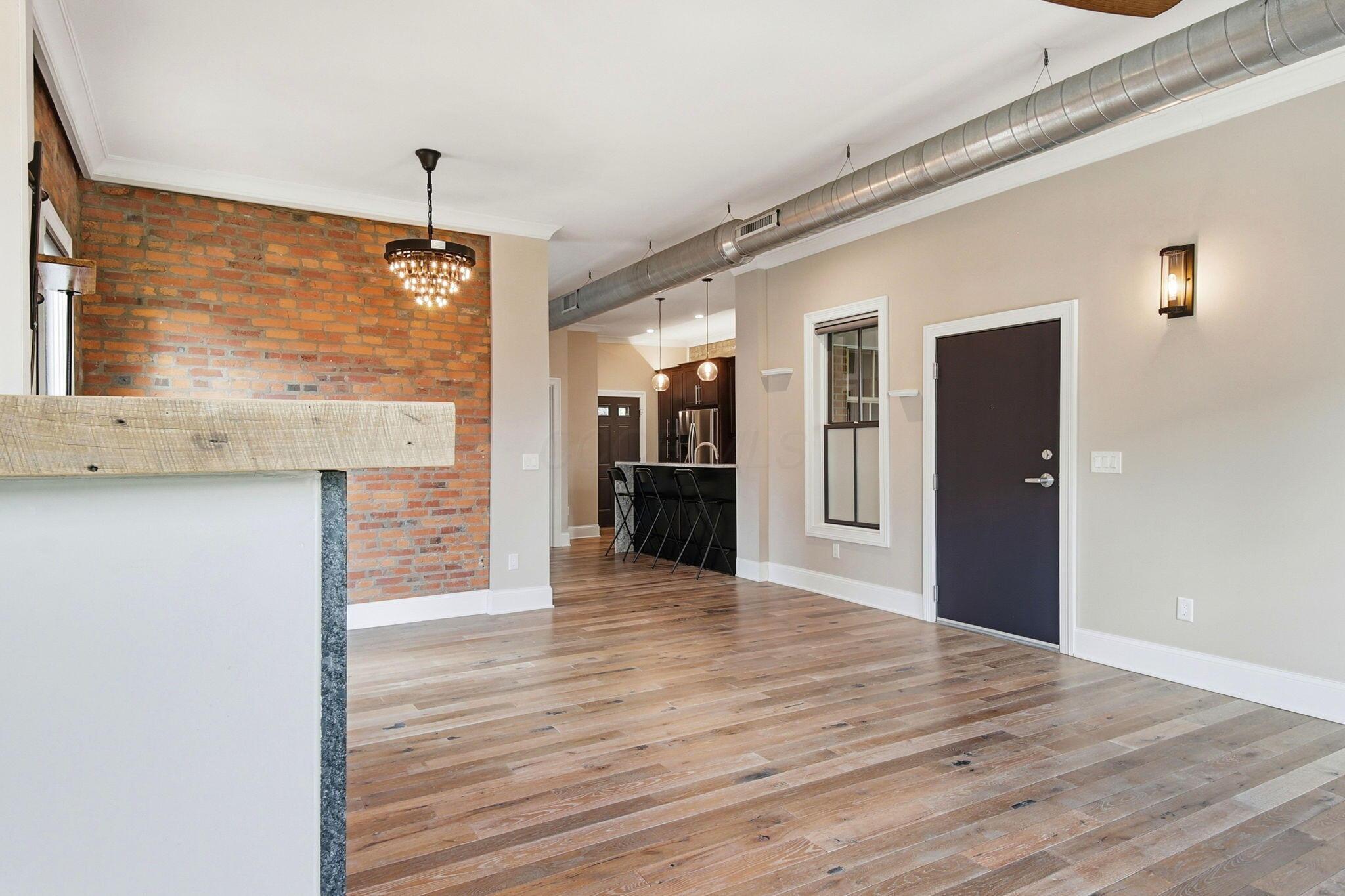 175 E Livingston Avenue, B