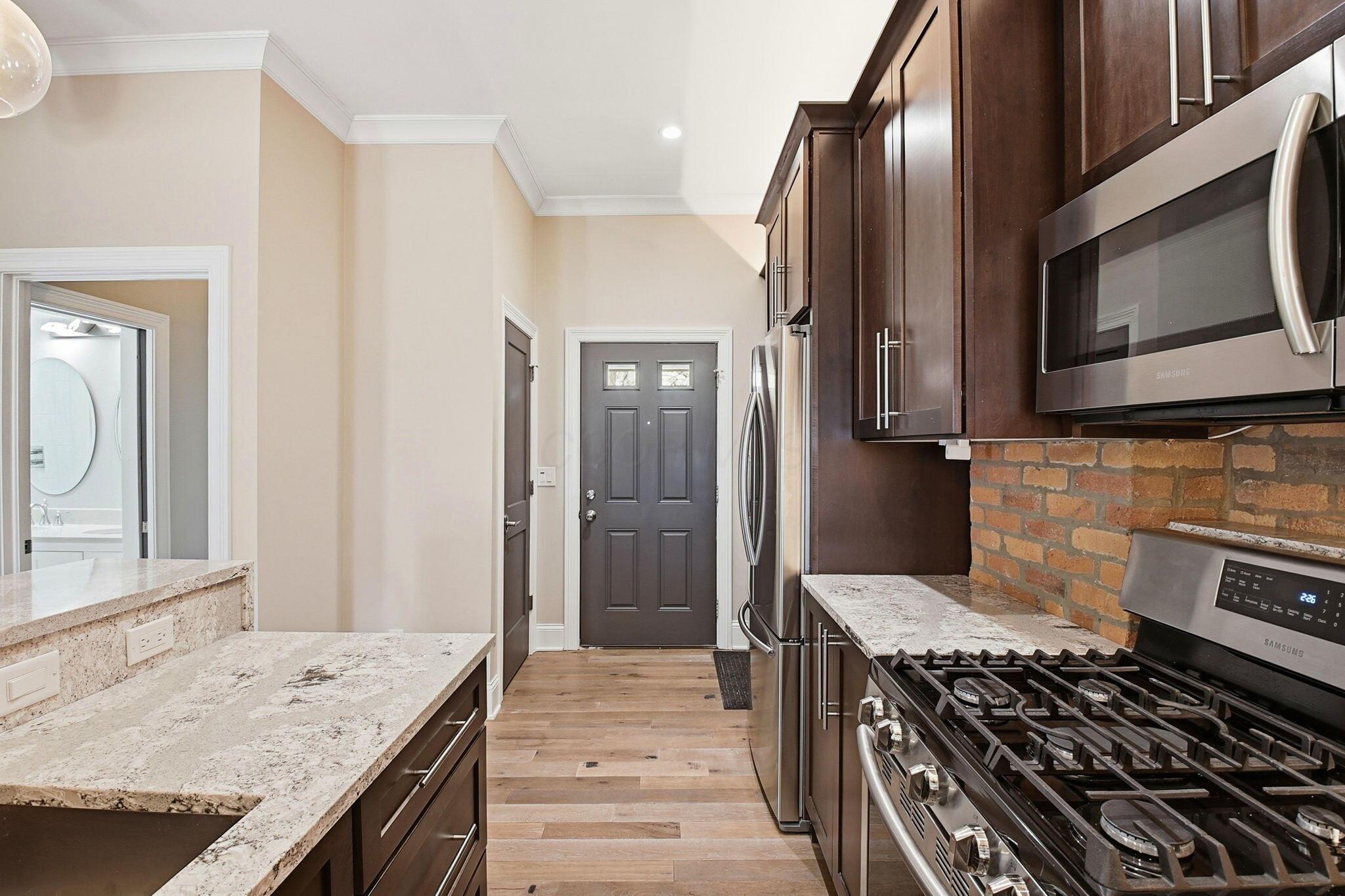 175 E Livingston Avenue, B