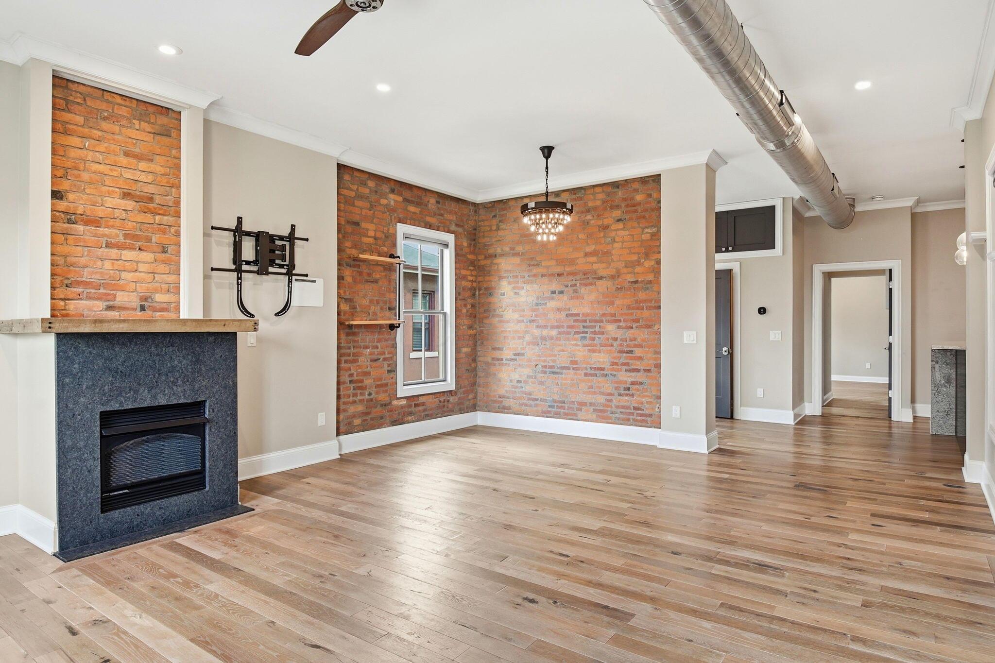 175 E Livingston Avenue, B