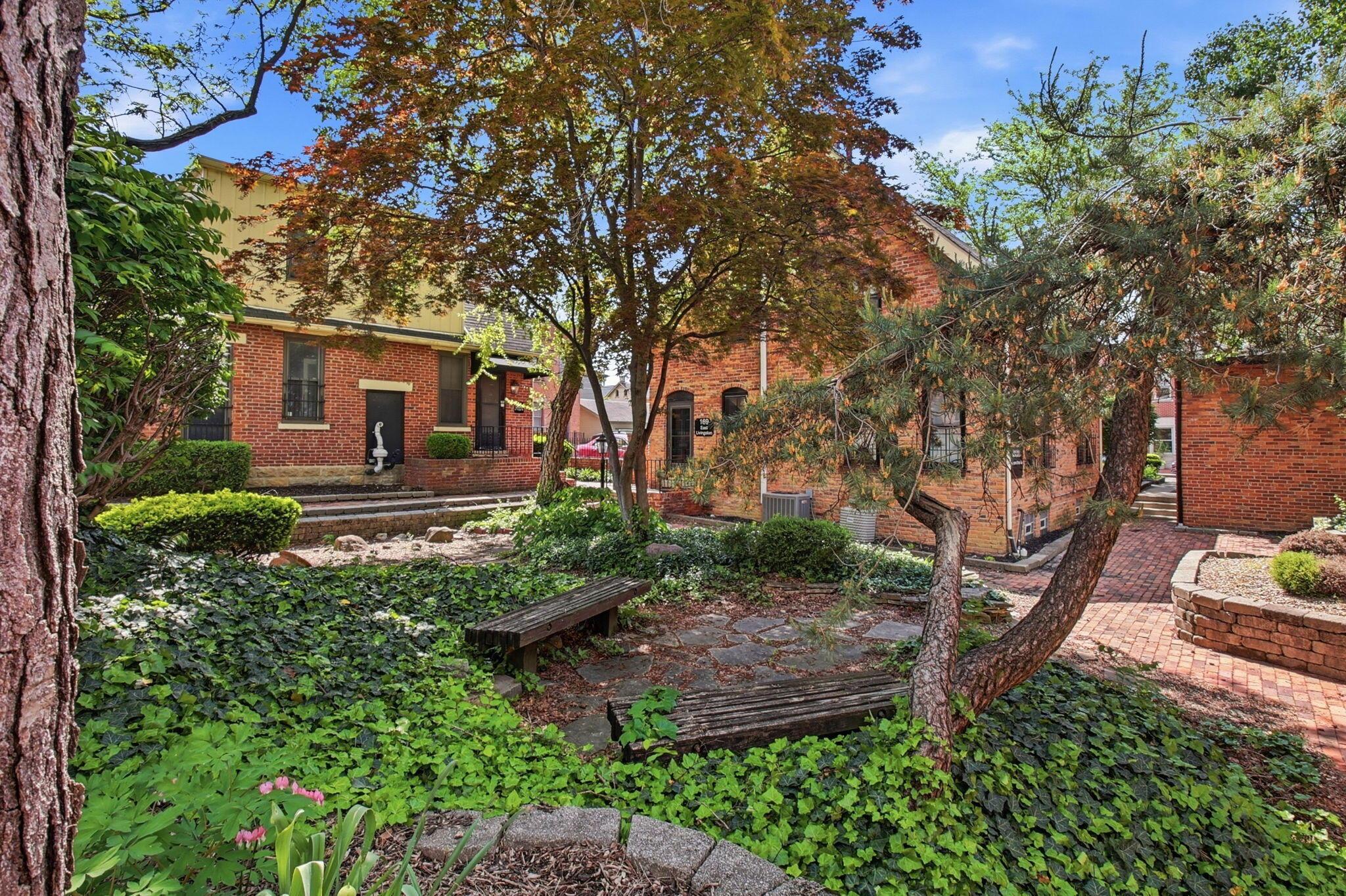 175 E Livingston Avenue, B