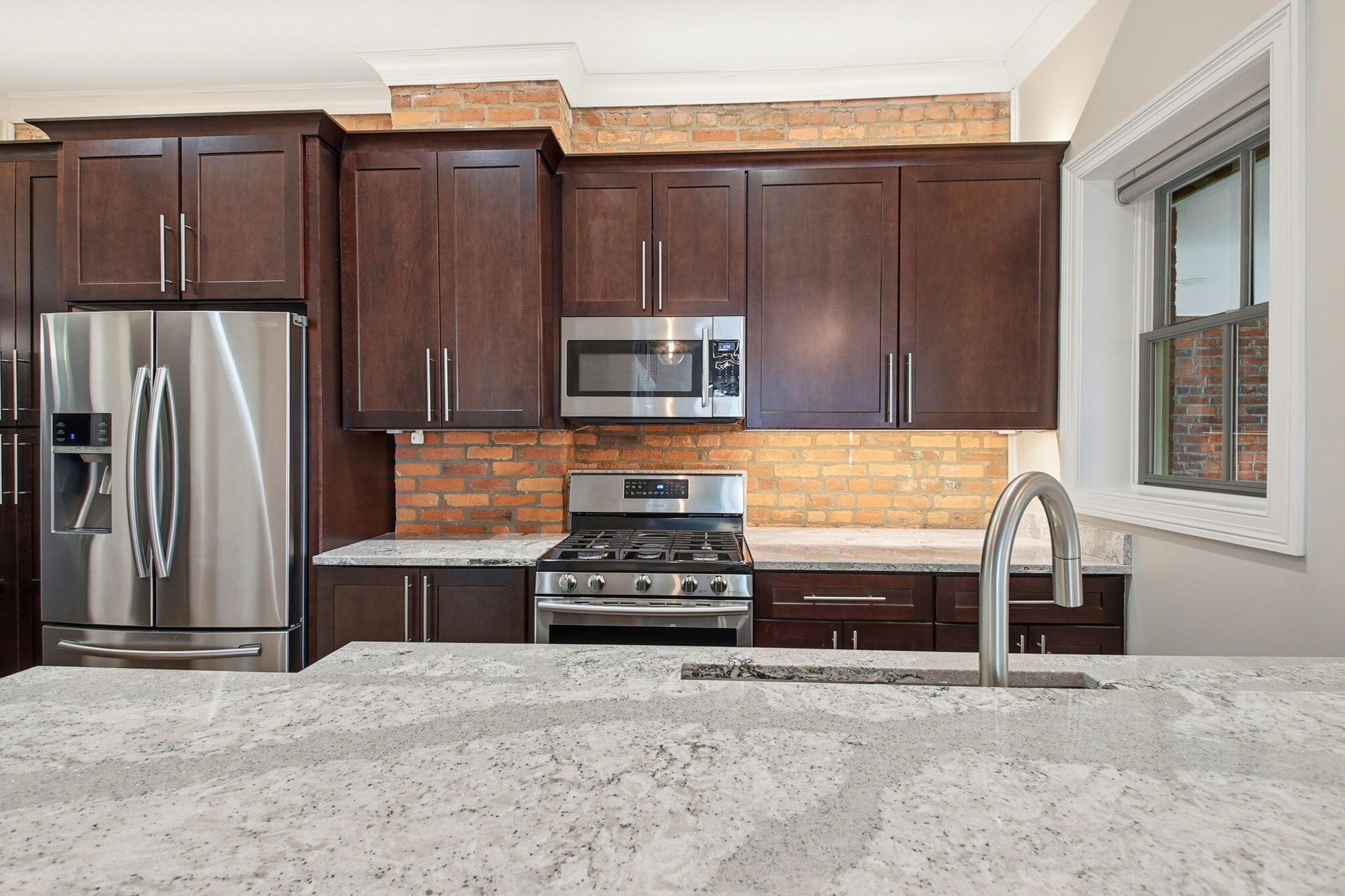 175 E Livingston Avenue, B