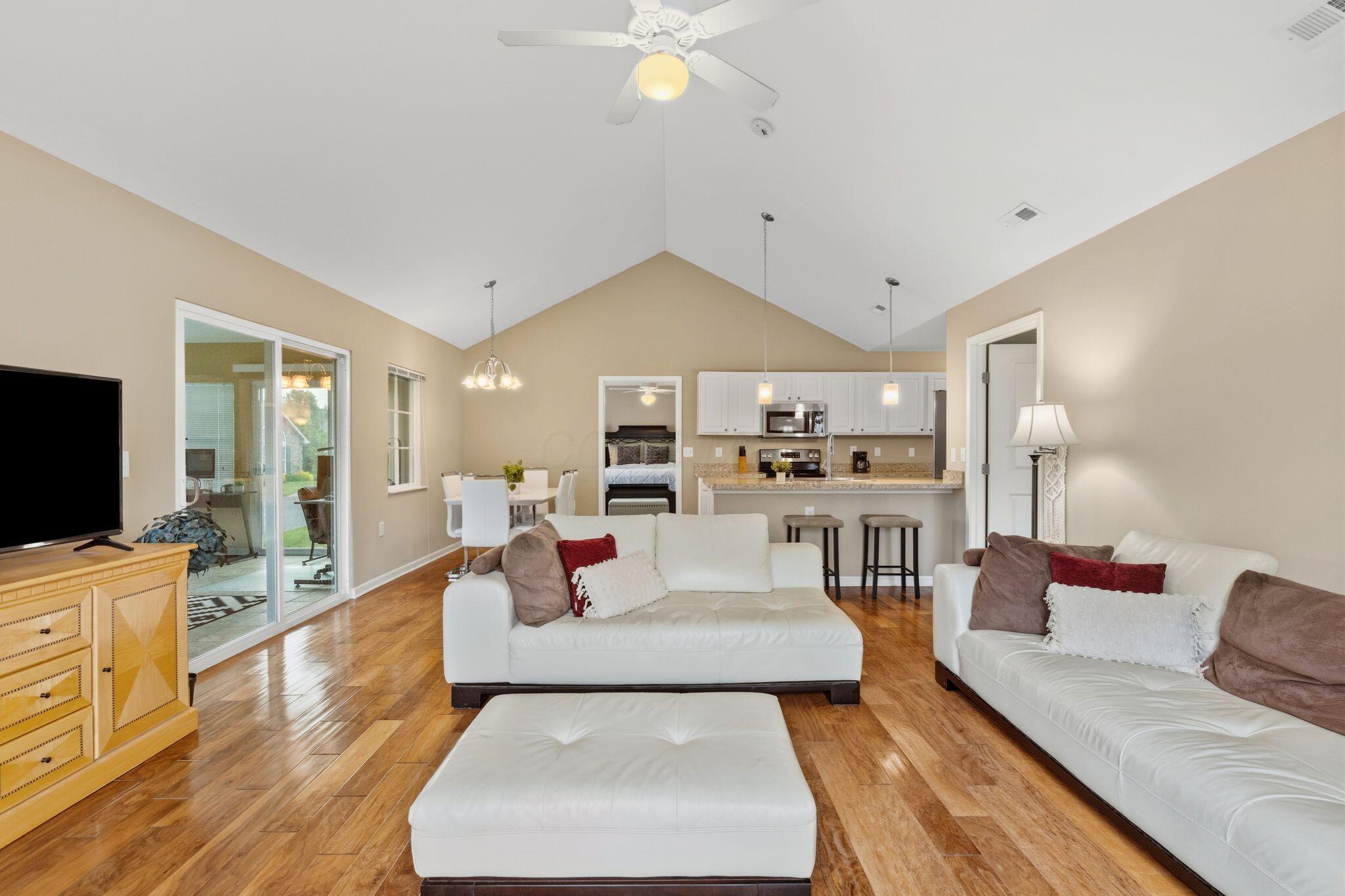 5673 White Goose Road, 12