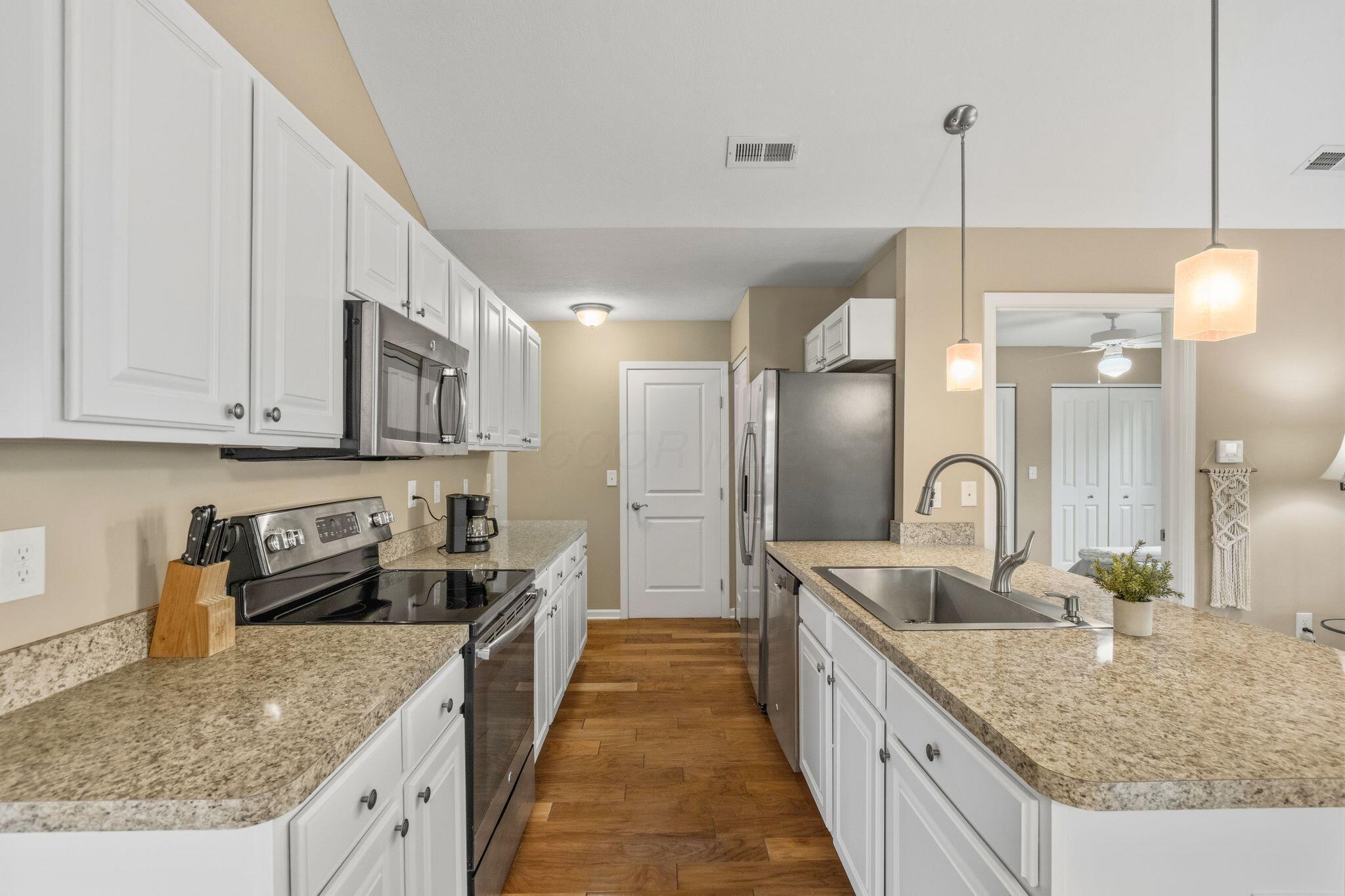 5673 White Goose Road, 12