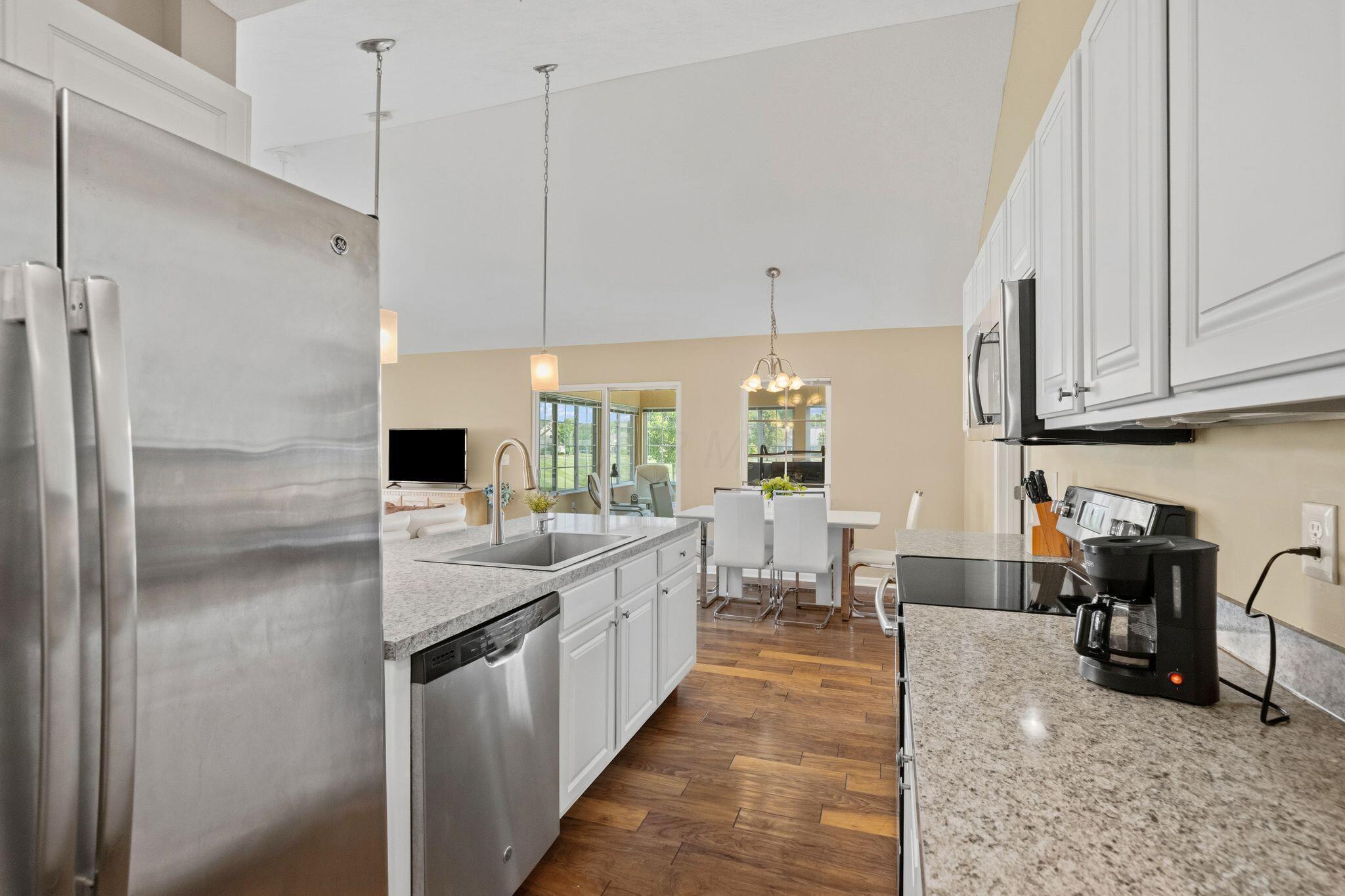 5673 White Goose Road, 12