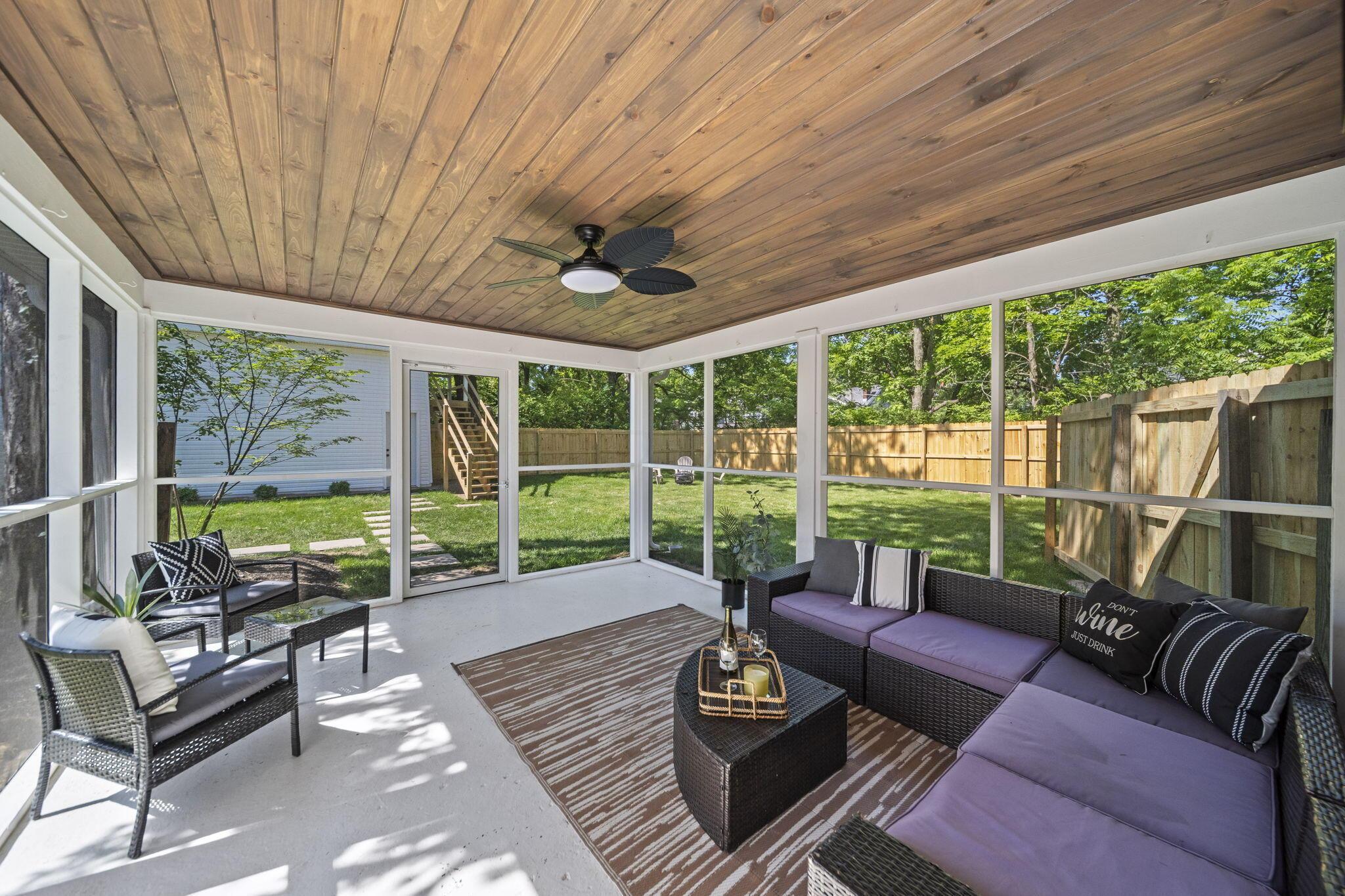 325 W William Street