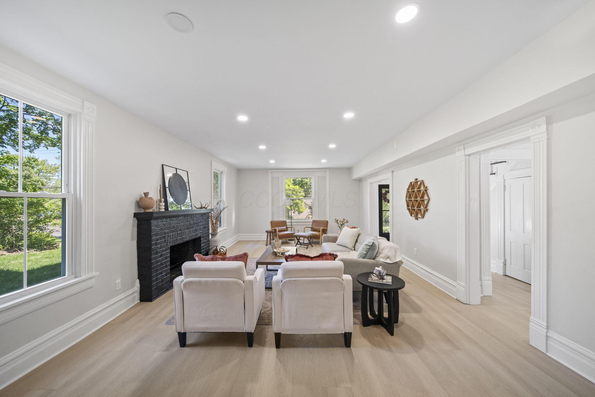 325 W William Street