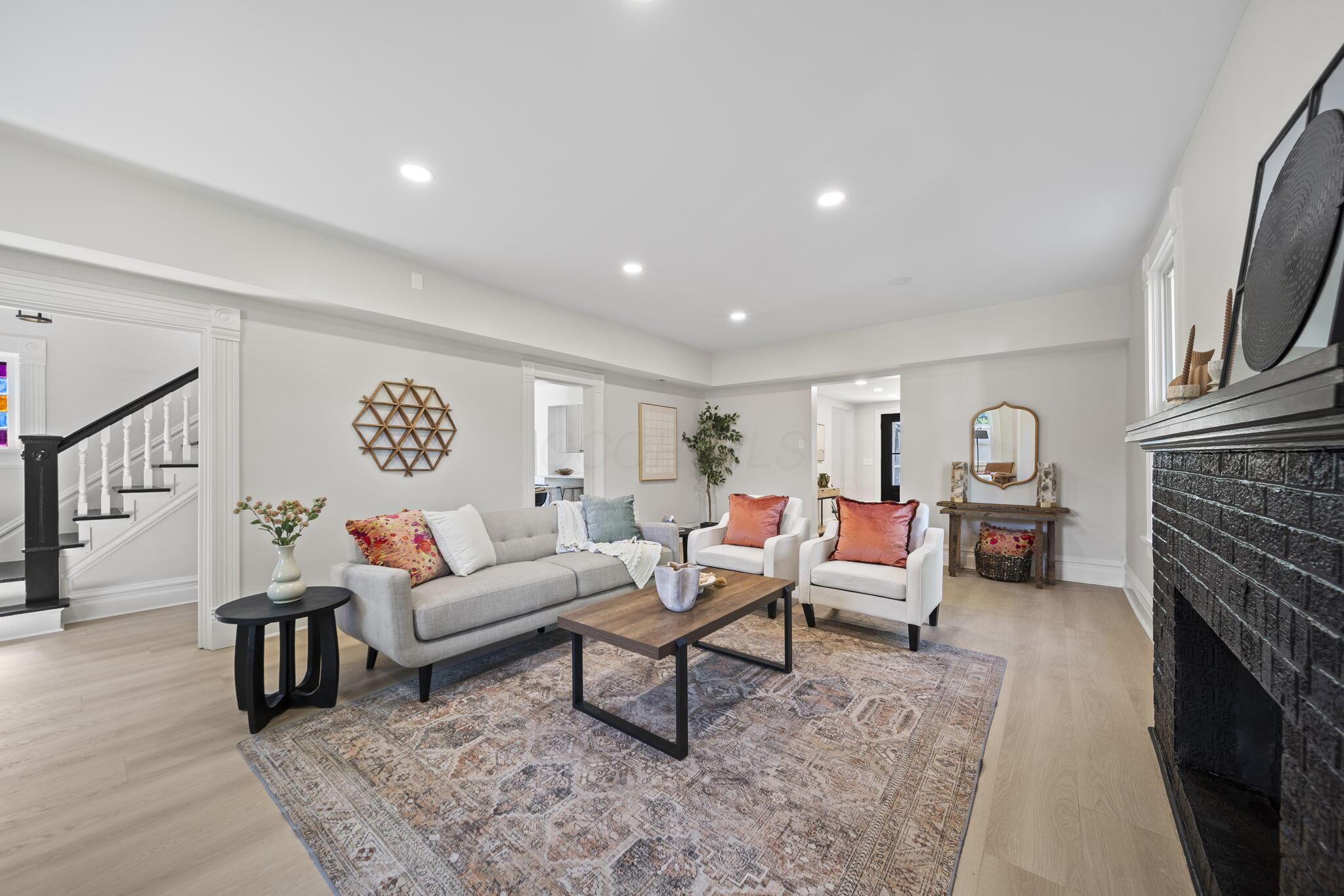 325 W William Street