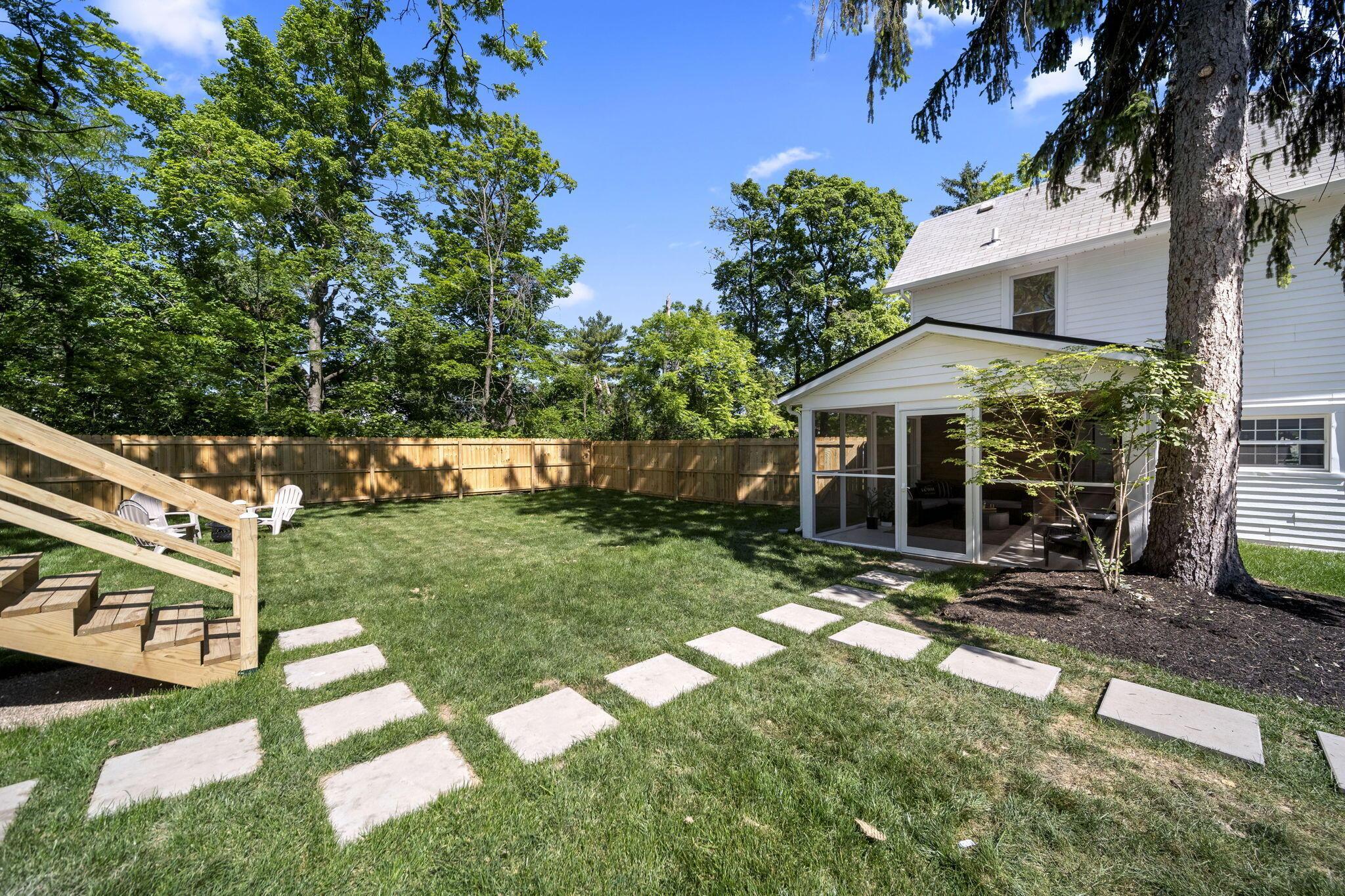 325 W William Street