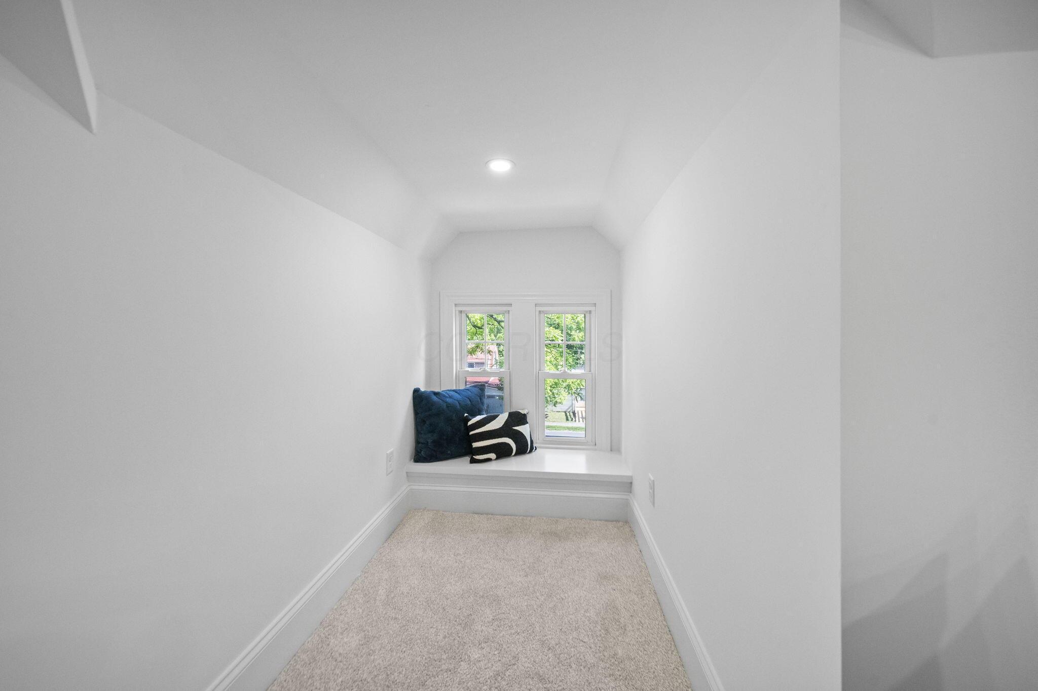 325 W William Street