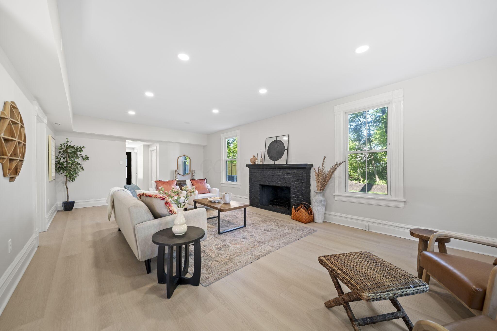 325 W William Street