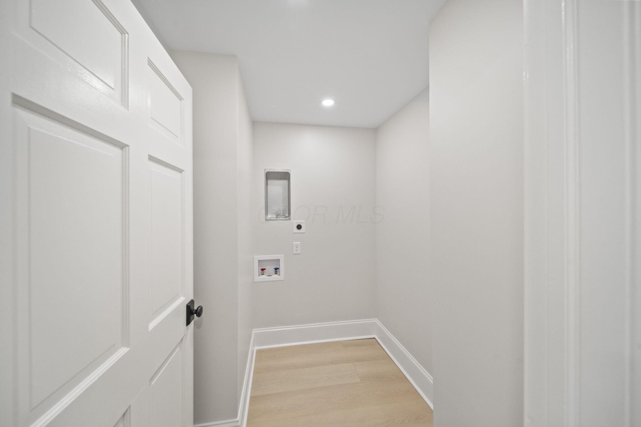 325 W William Street