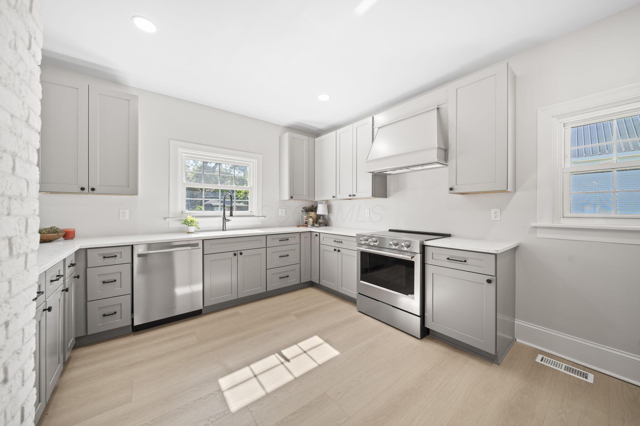 325 W William Street