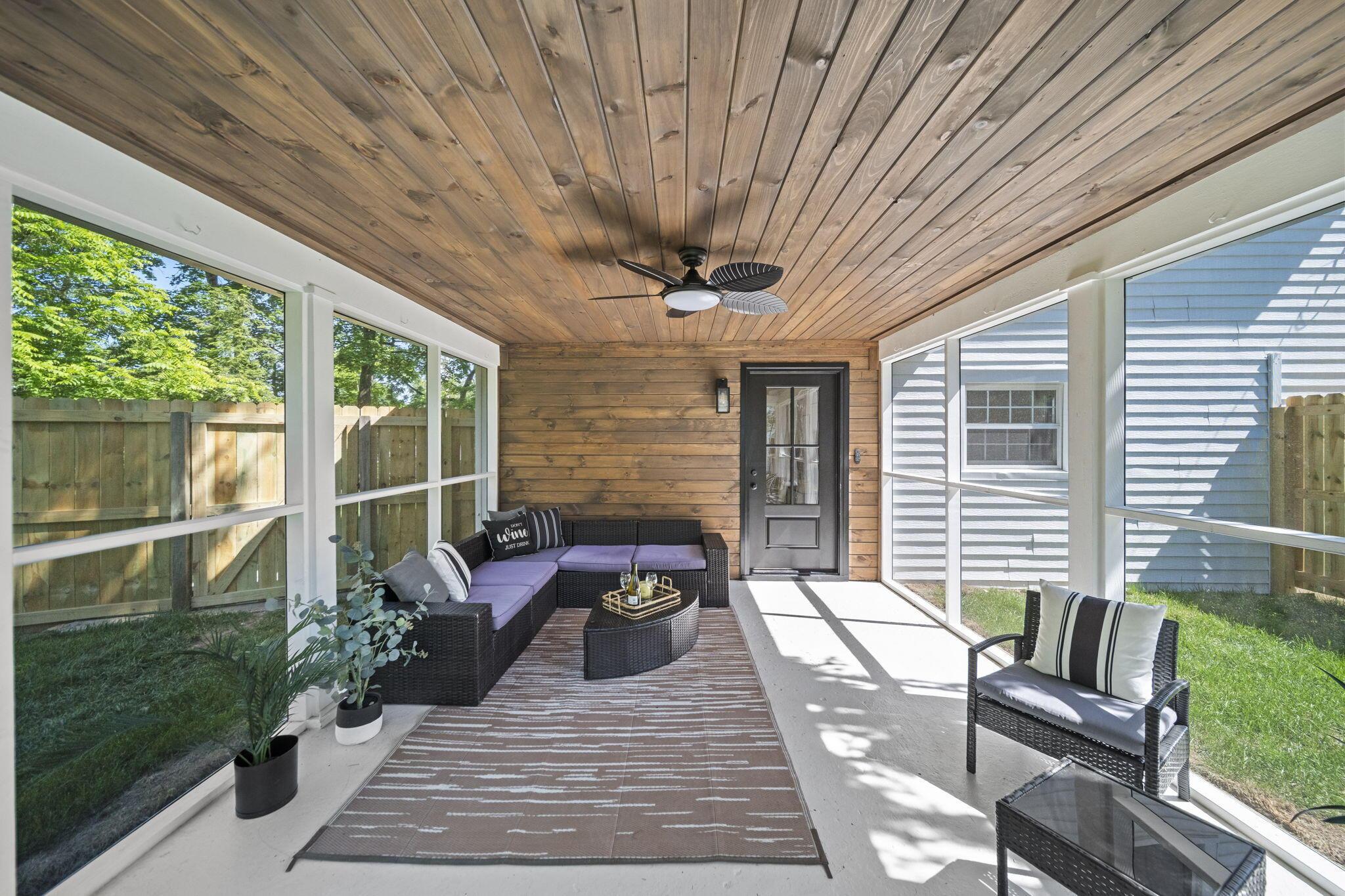 325 W William Street