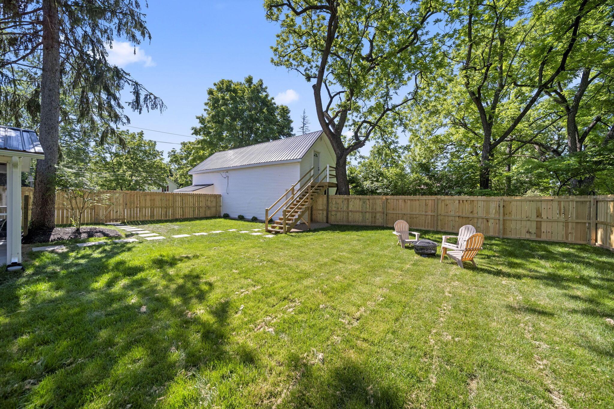 325 W William Street
