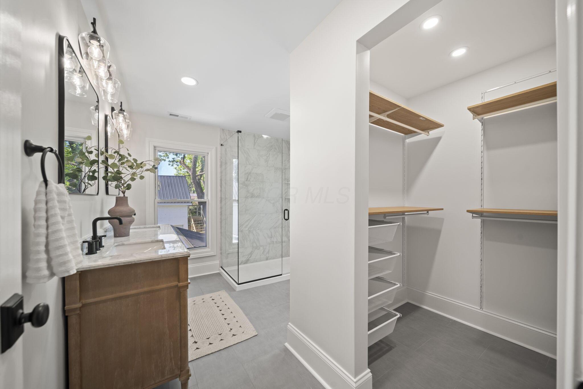 325 W William Street