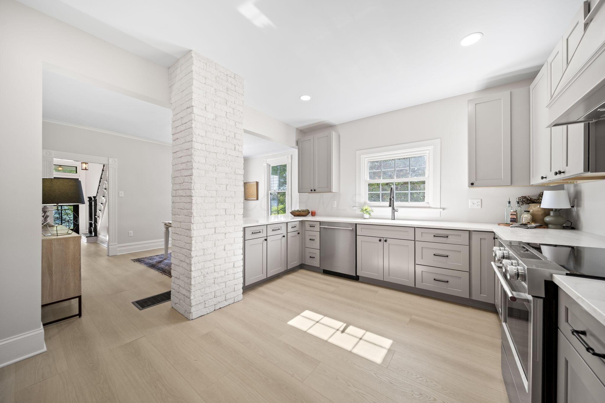 325 W William Street