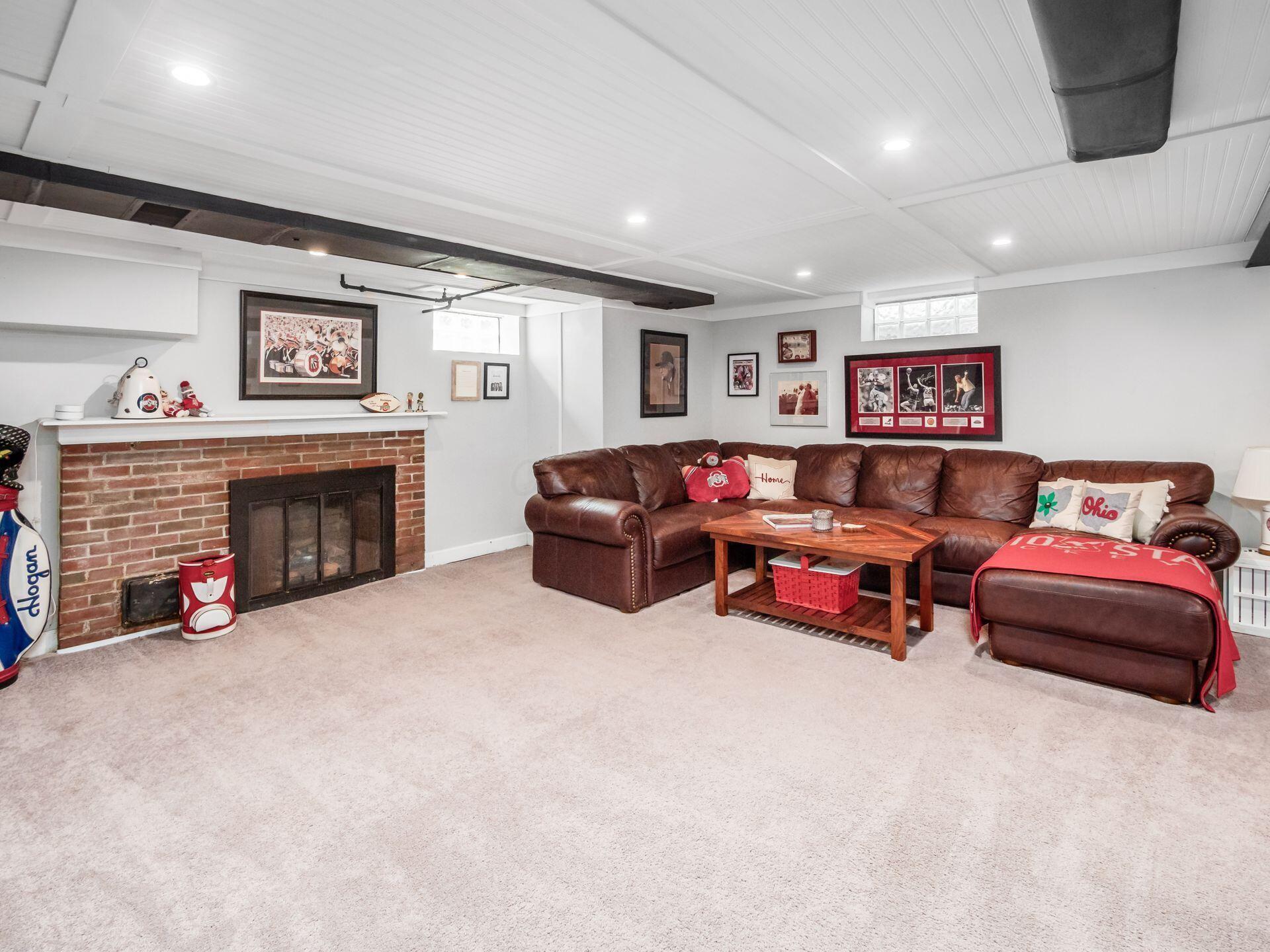 357 Canyon Drive S