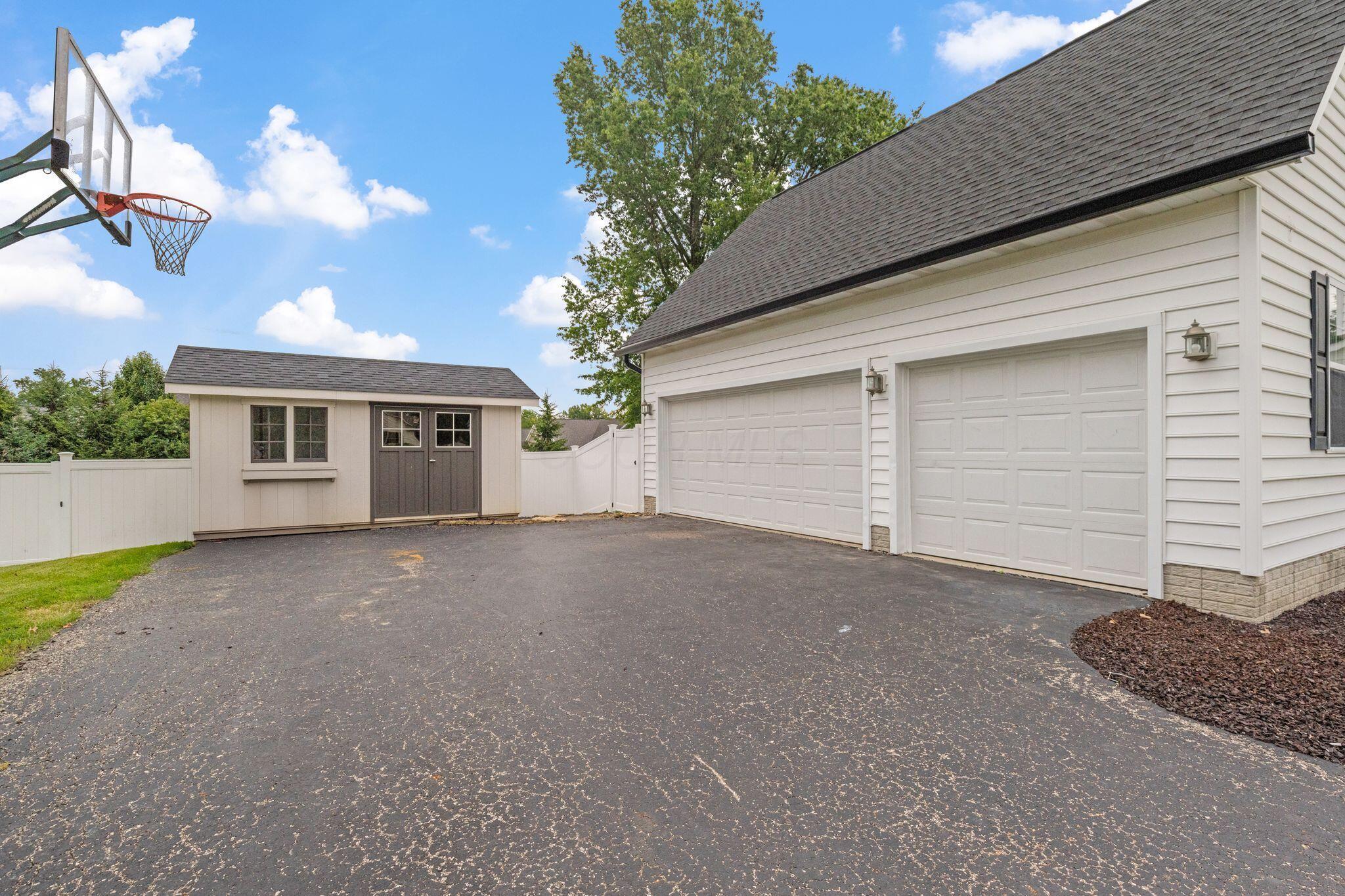 6961 Whitetail Lane