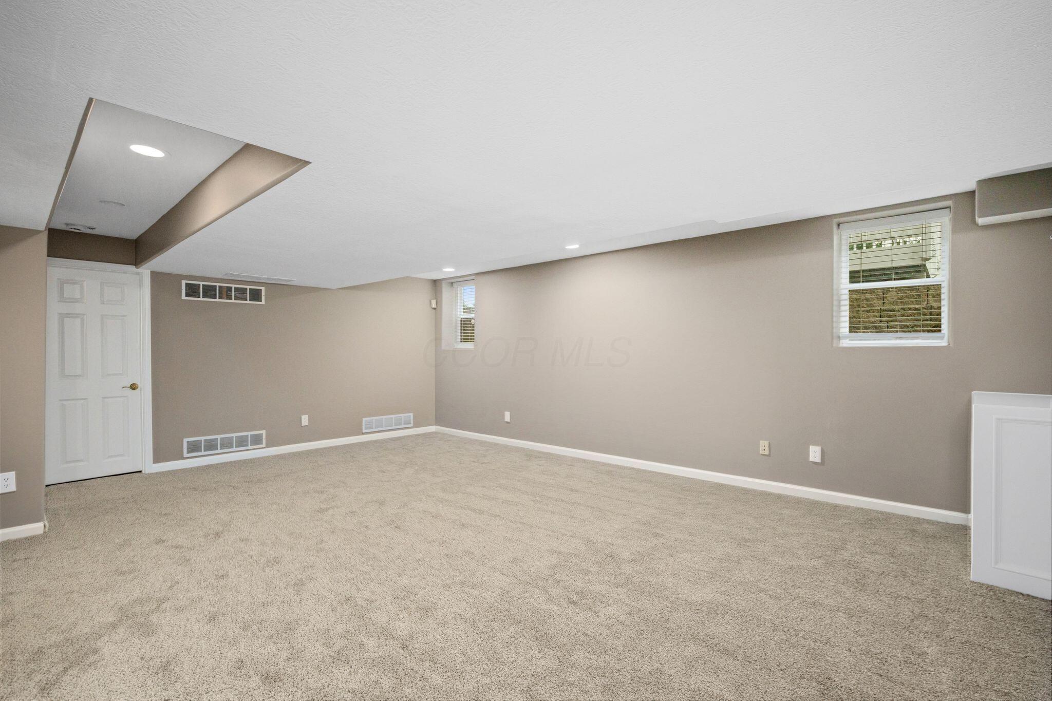 6961 Whitetail Lane