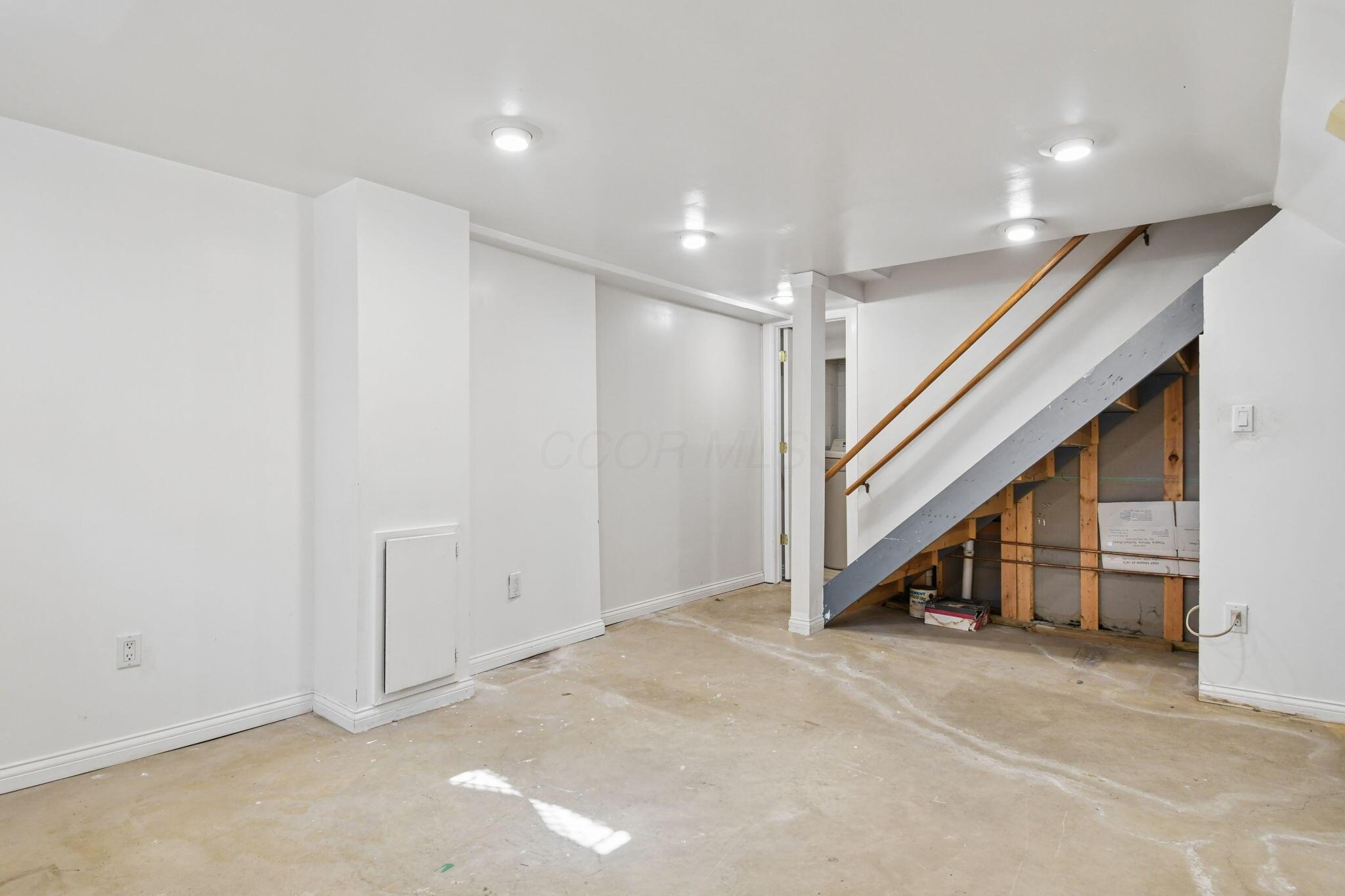 2570 Niantic Drive