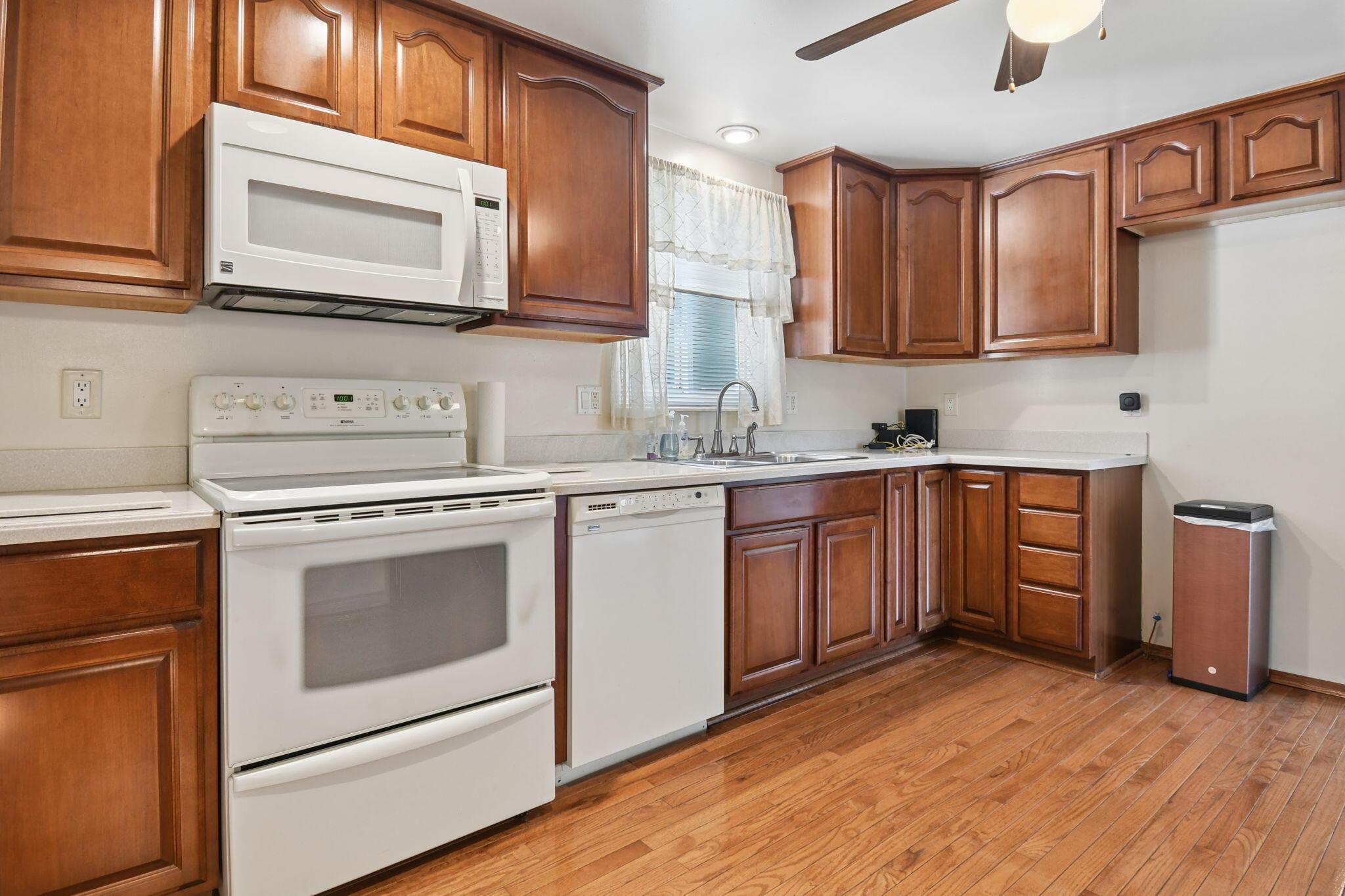 2570 Niantic Drive