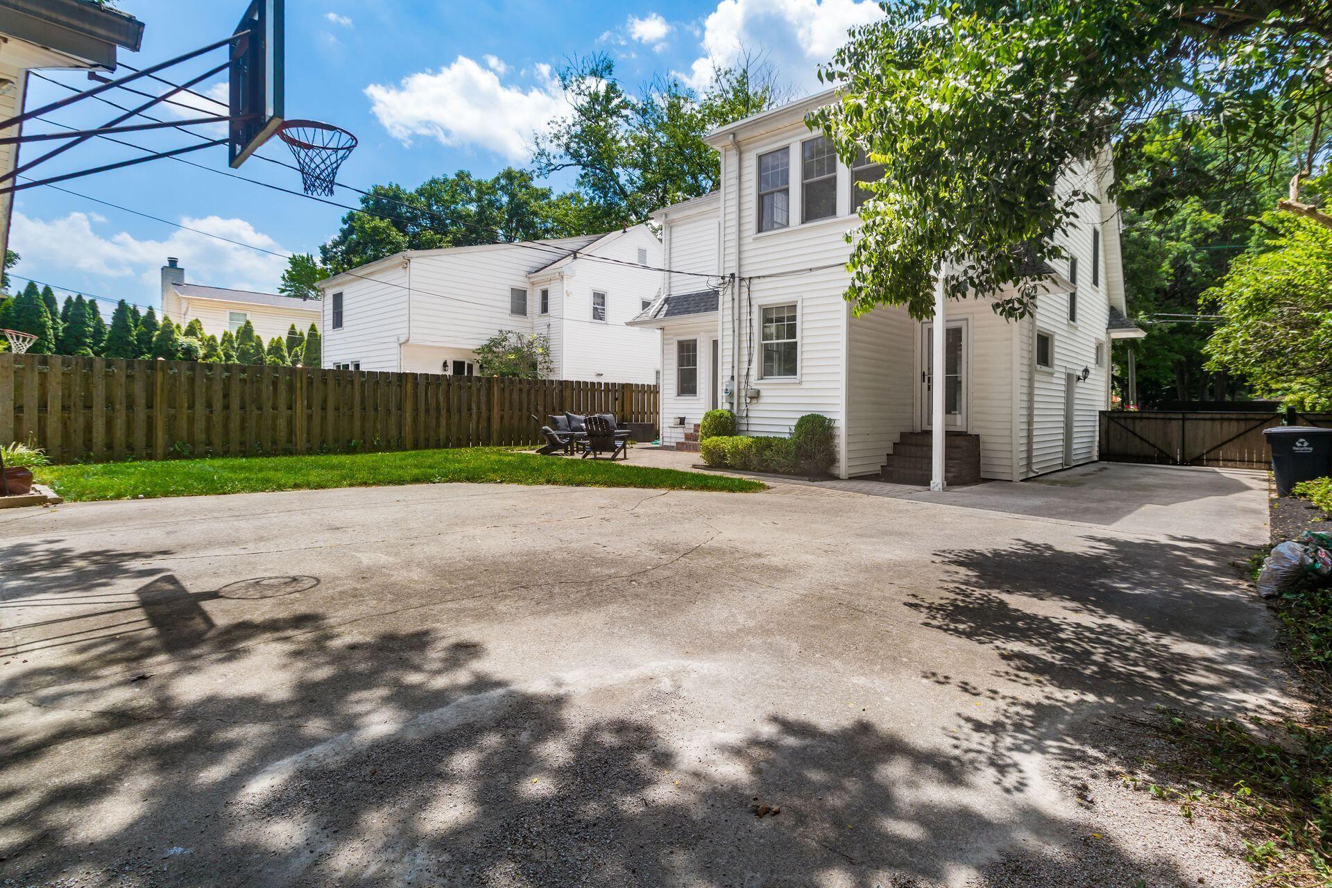 30 S Dawson Avenue