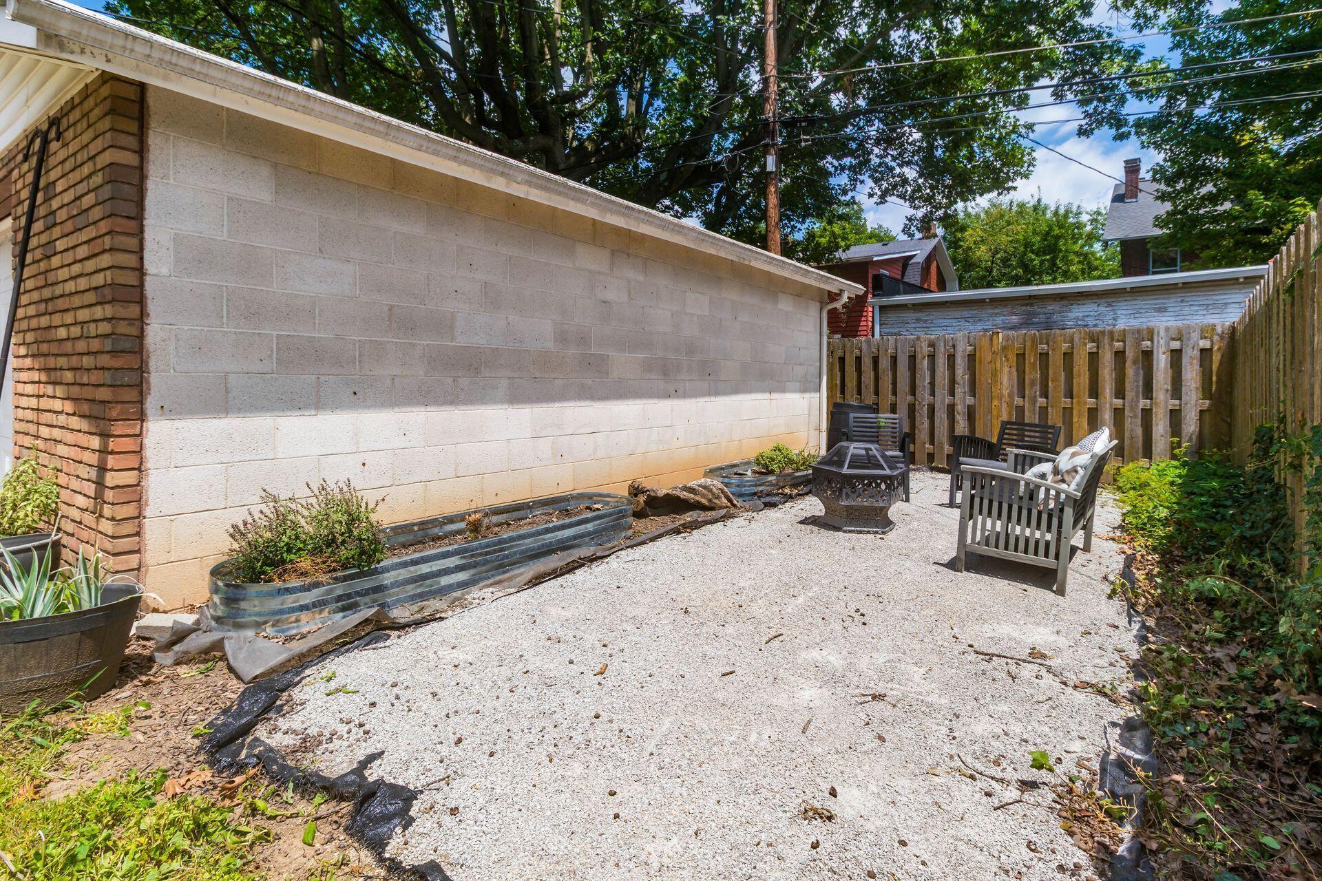 30 S Dawson Avenue
