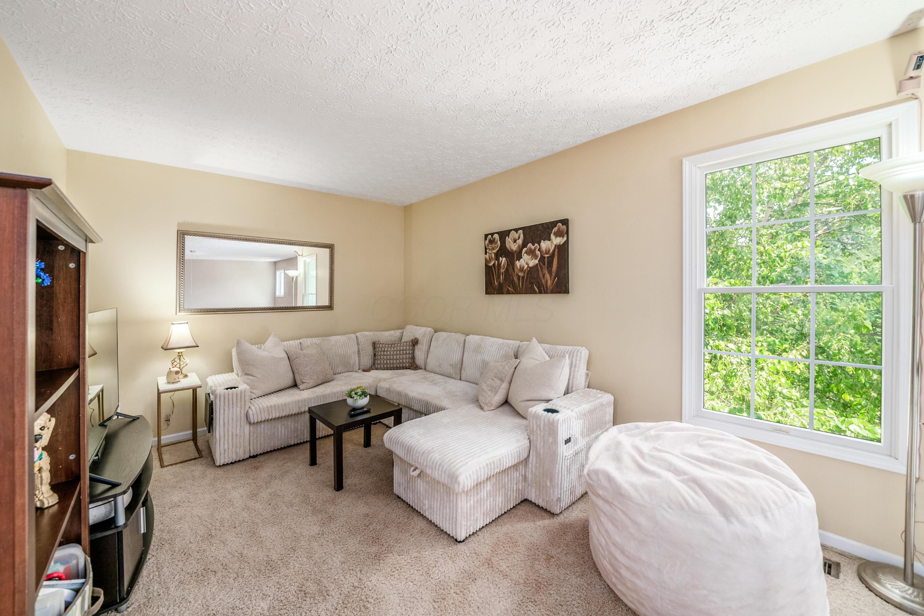 4742 Bosk Drive, 4742