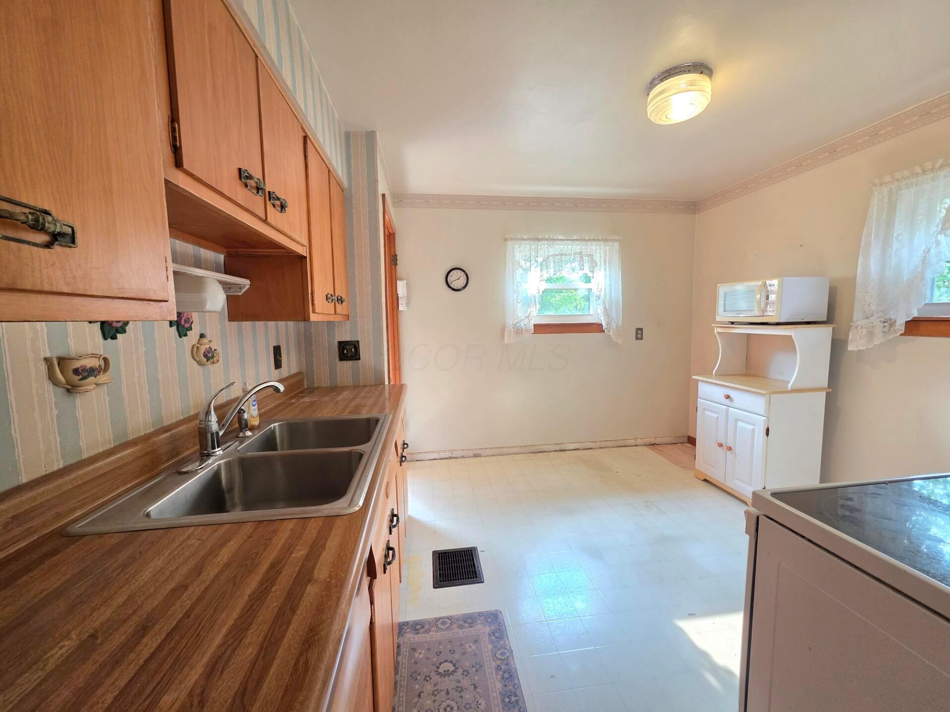 1617 Elmore Avenue