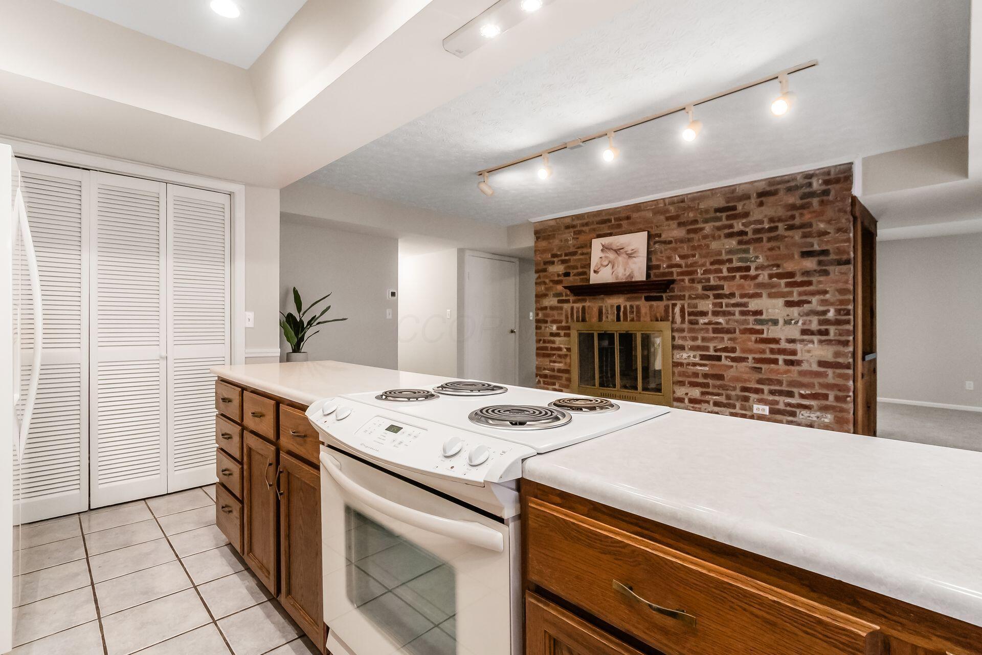 911 Manor Lane, J