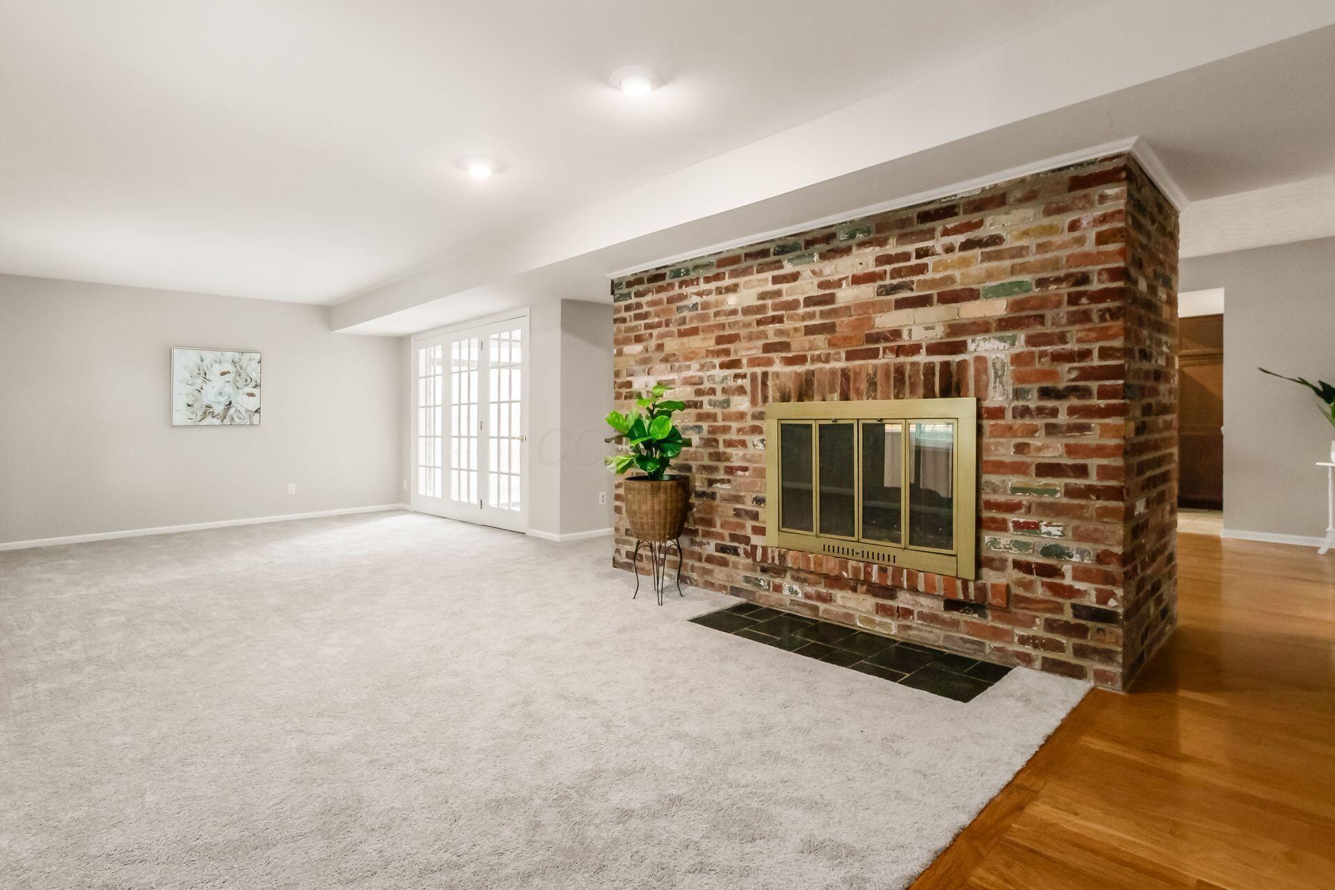 911 Manor Lane, J