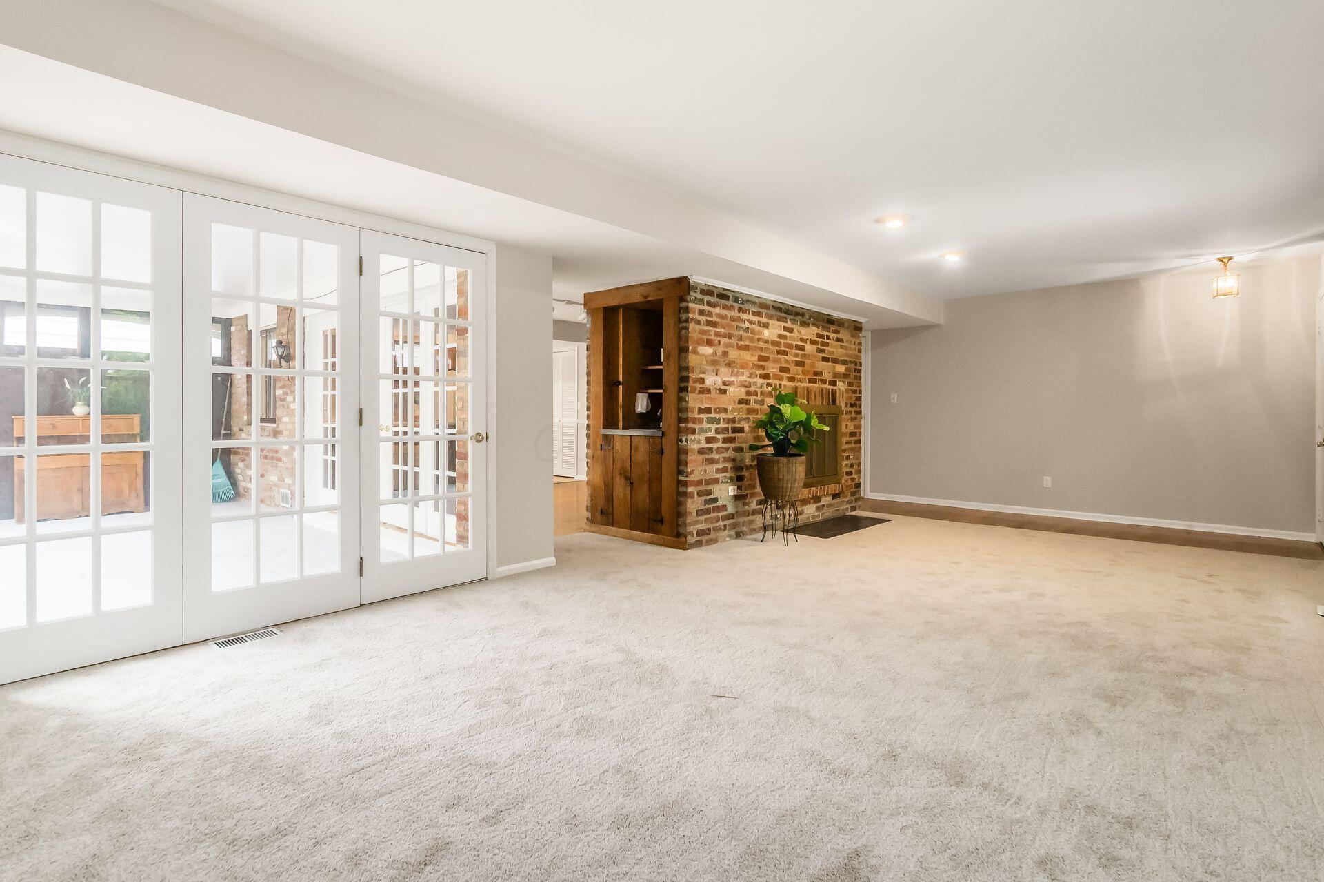 911 Manor Lane, J