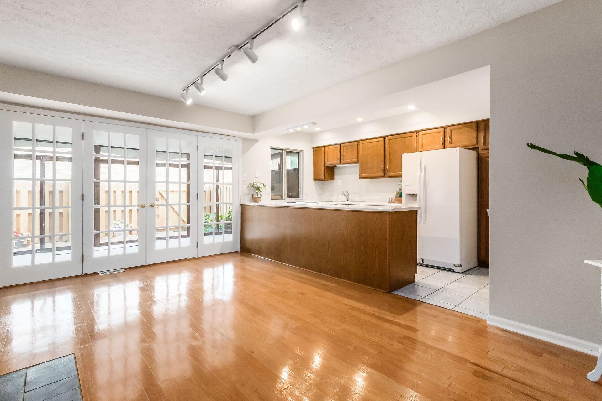 911 Manor Lane, J
