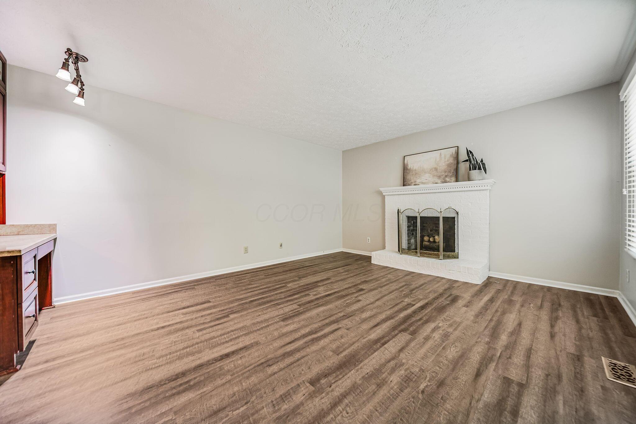 5925 Muncie Court