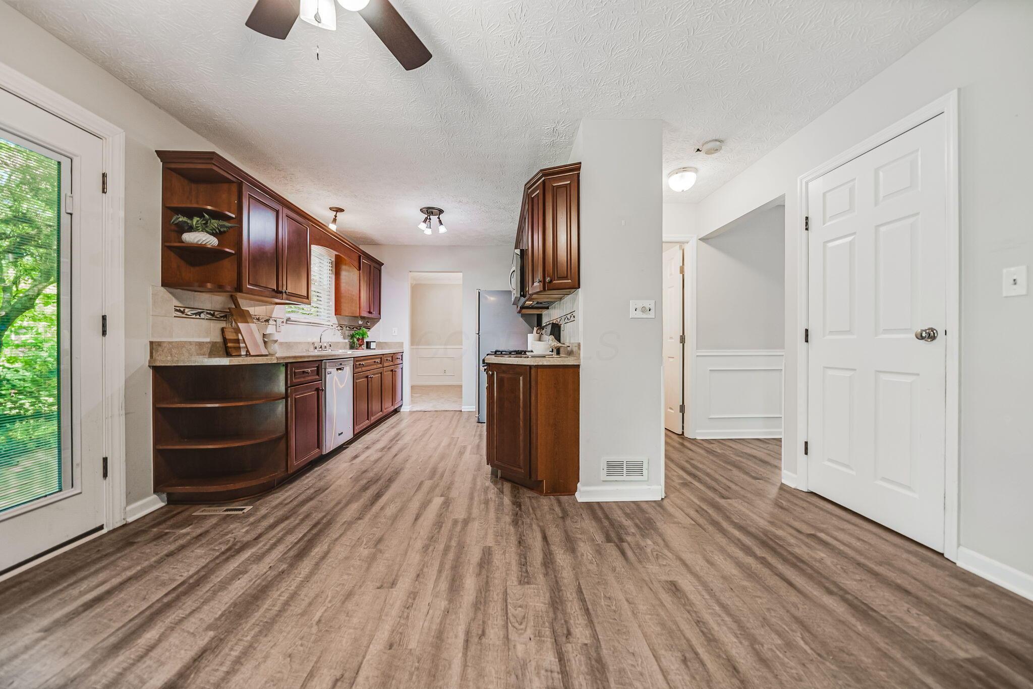 5925 Muncie Court