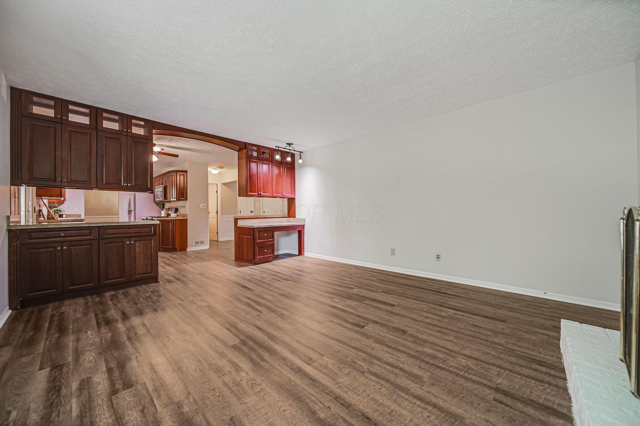 5925 Muncie Court