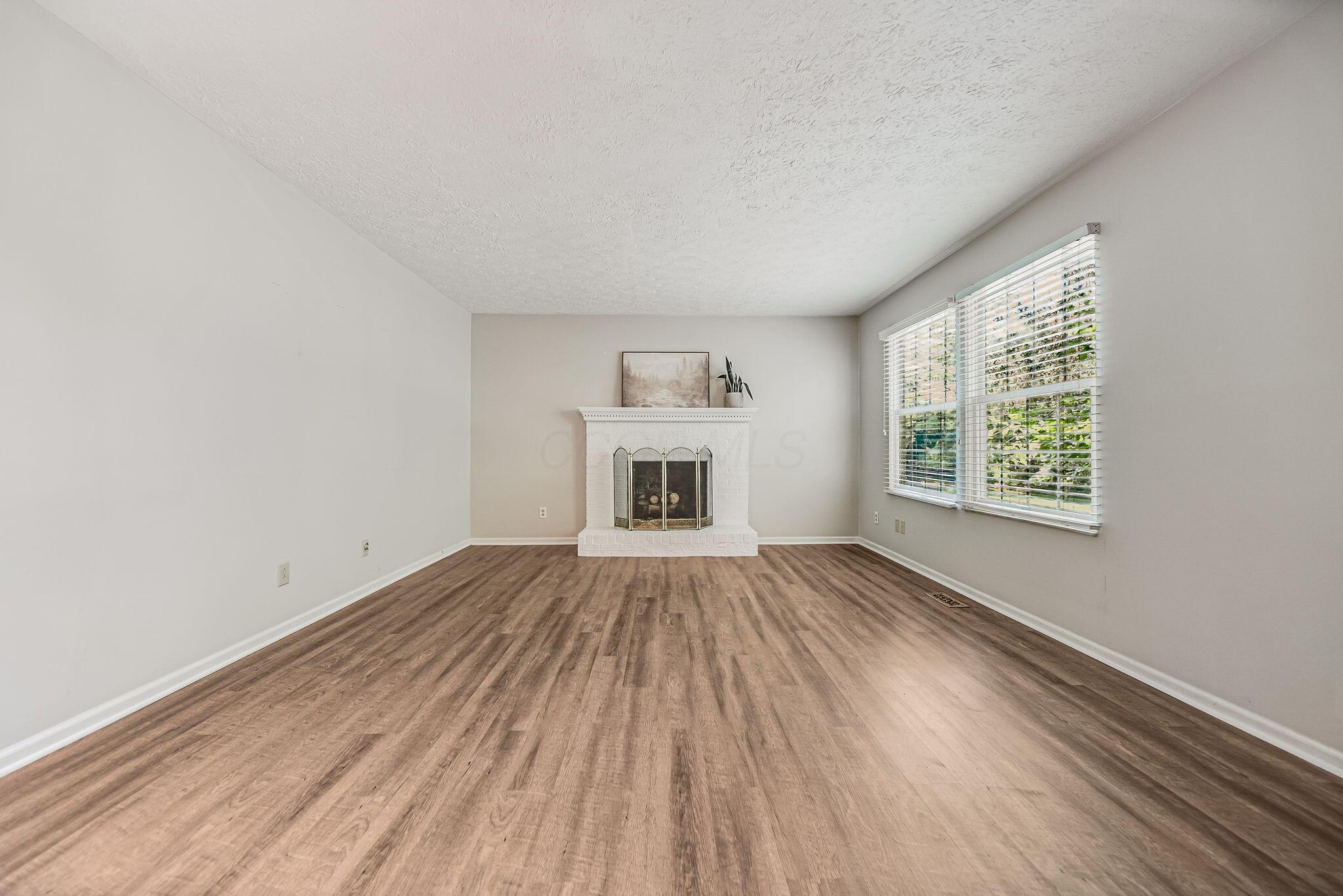 5925 Muncie Court