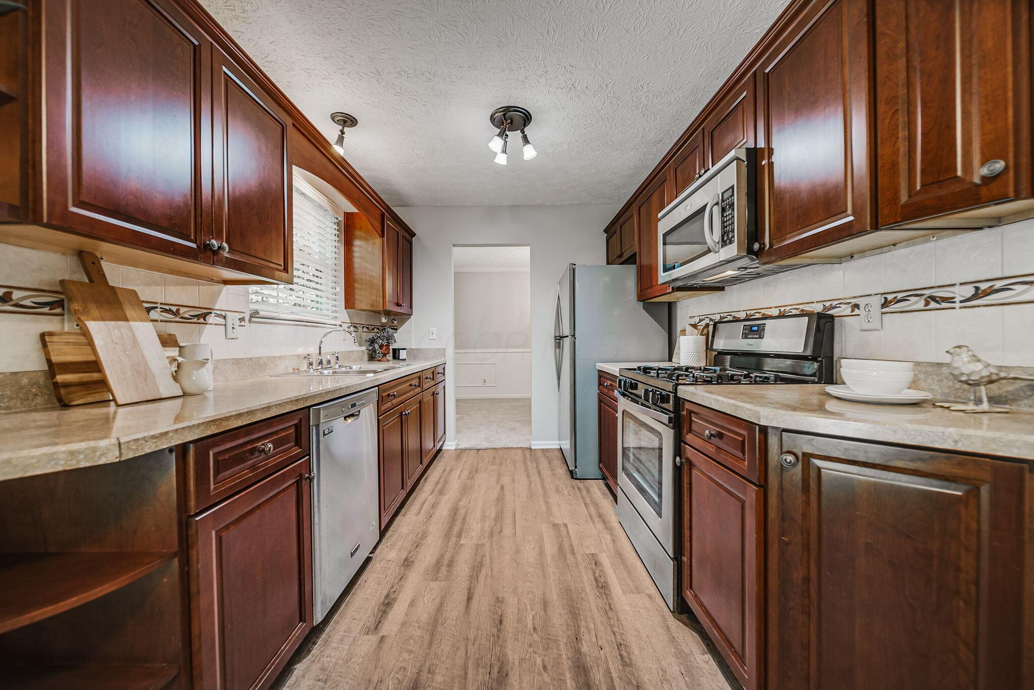 5925 Muncie Court