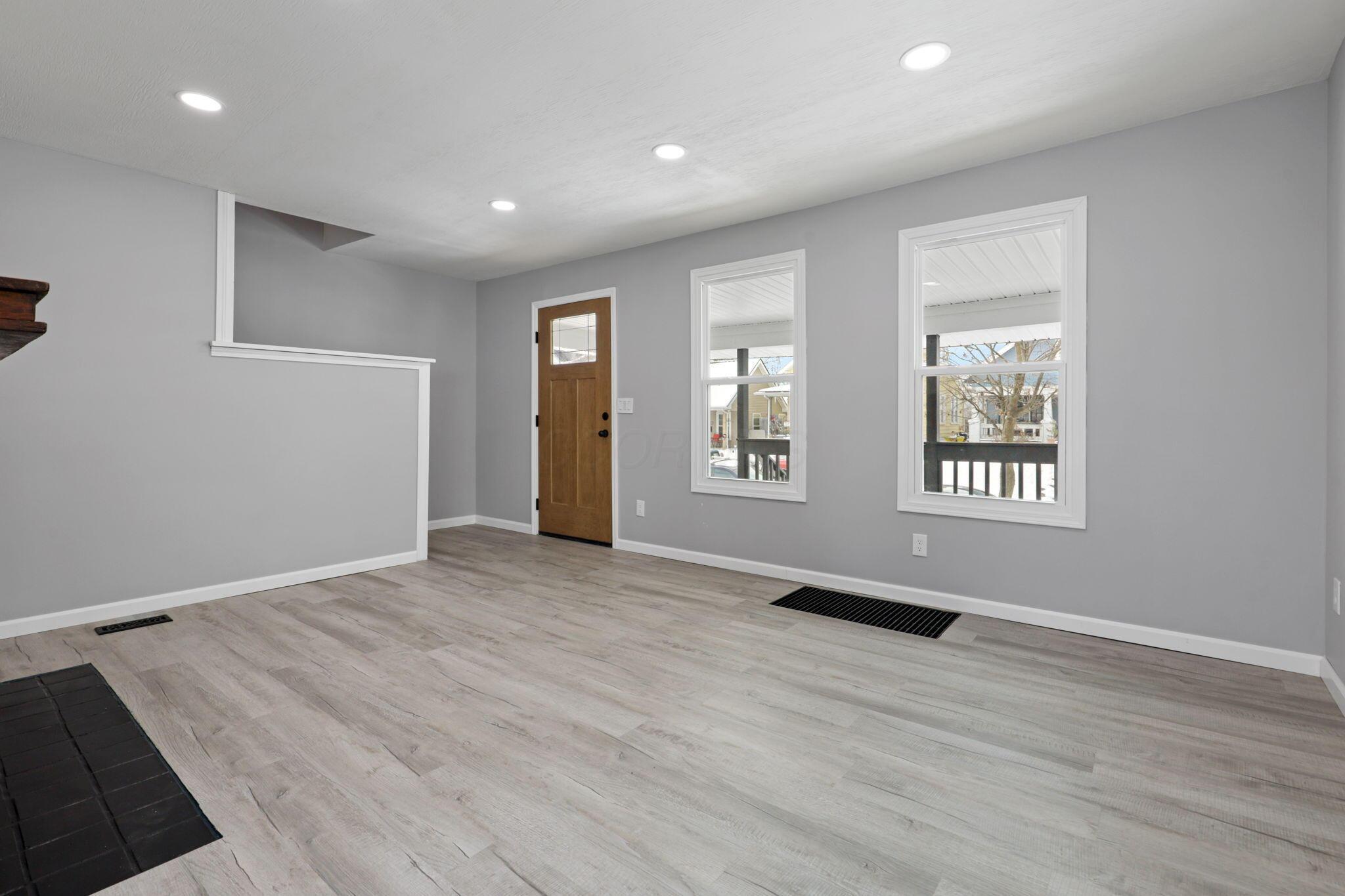 224 N Oakley Avenue