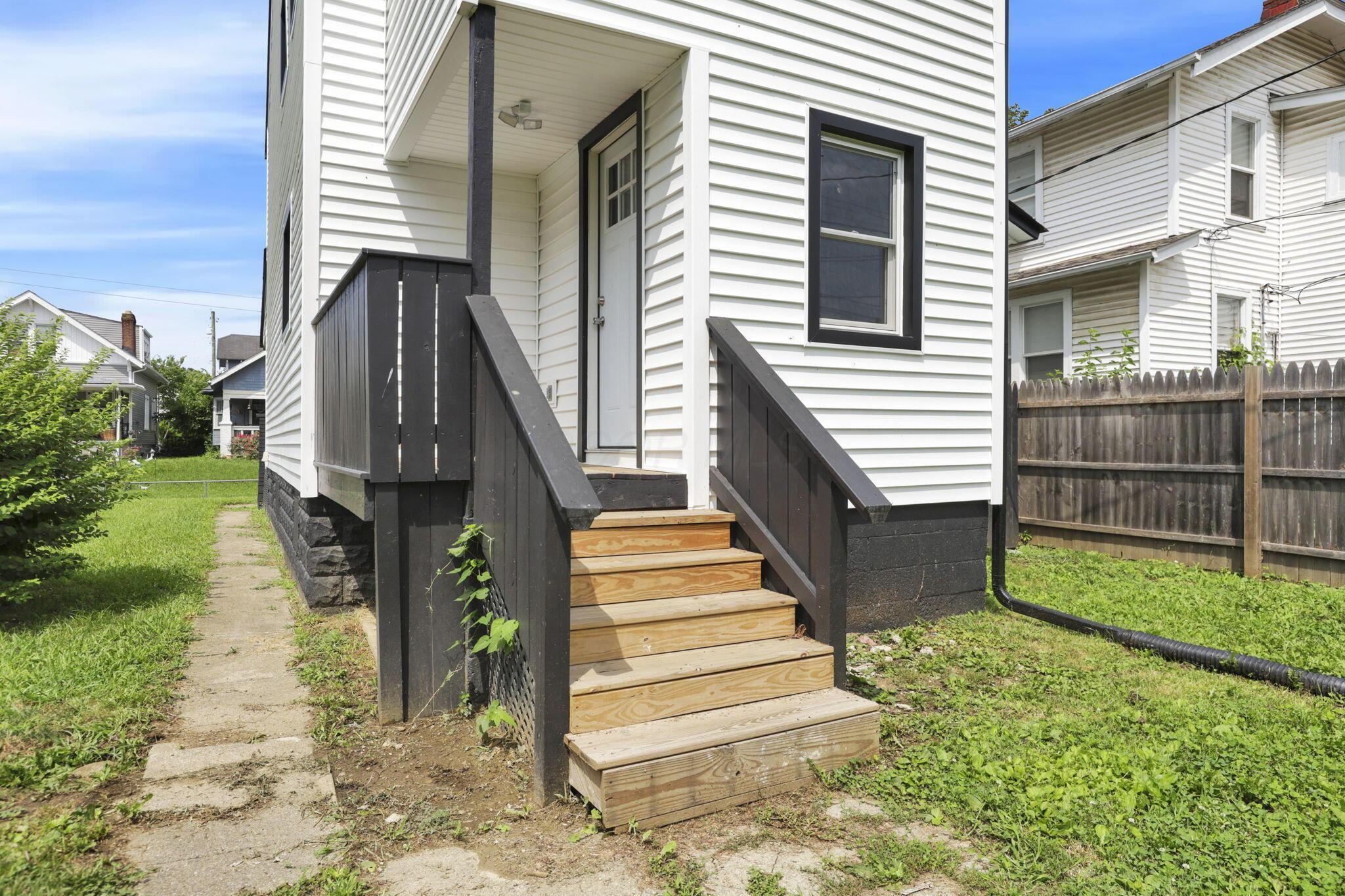 224 N Oakley Avenue